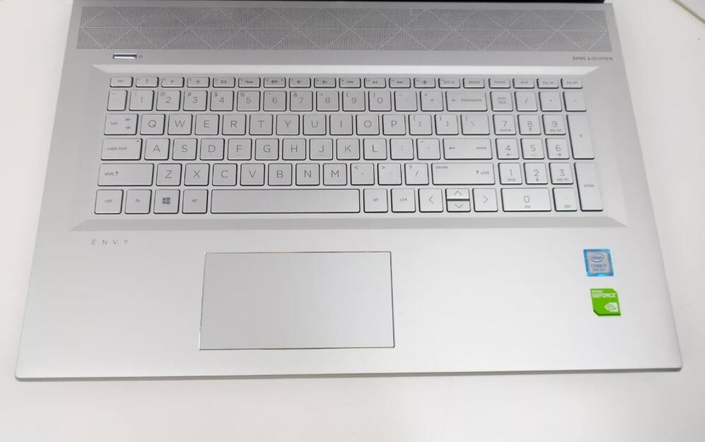 HP 17M ENVY i7-8550U@4.0GHz +512GB G4 SSD+1TB SATA+16GB RAM+NVIDIA+5in1 USBC HUB