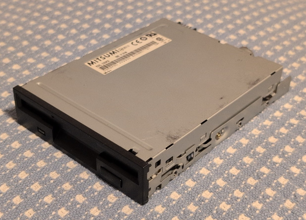 Mitsumi D359M3D - 3.5" Floppy Disk Drive + 20 New Verbatim Floppies