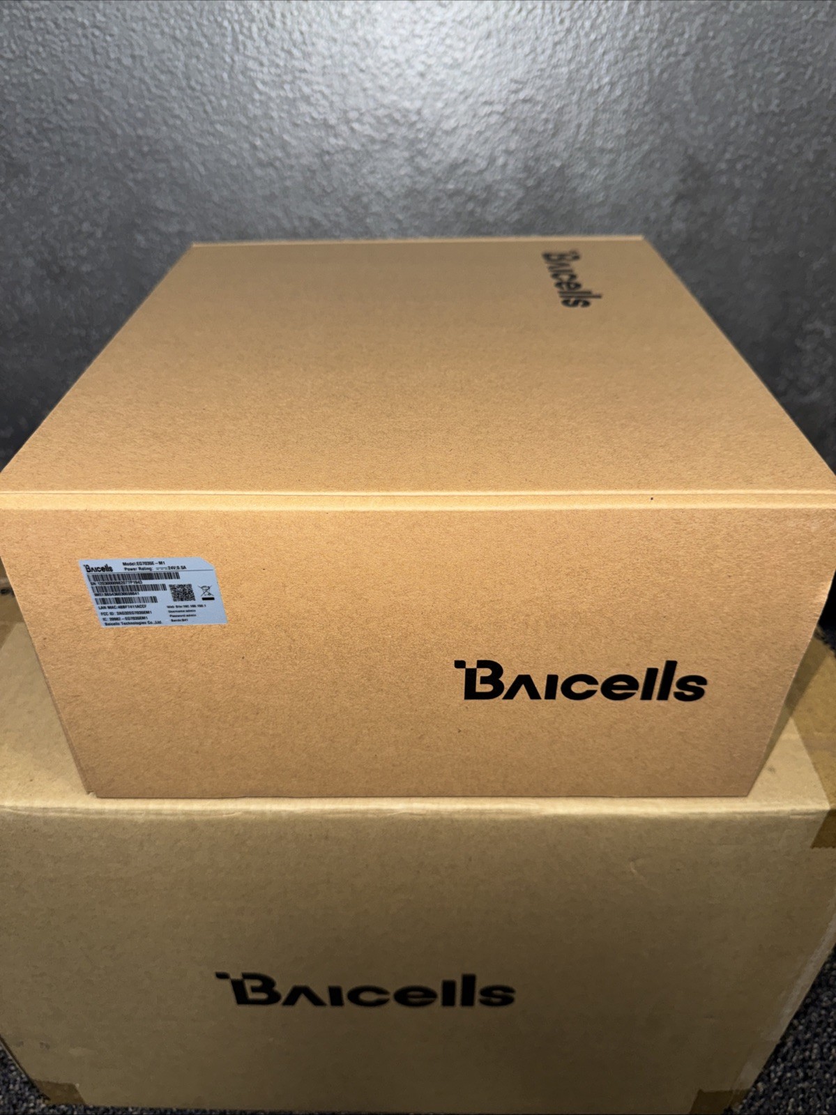 New BaiCells EG7035E-M1 2.5GHz Atom OD04 High-Gain CPE Antenna Cat4 14dBi