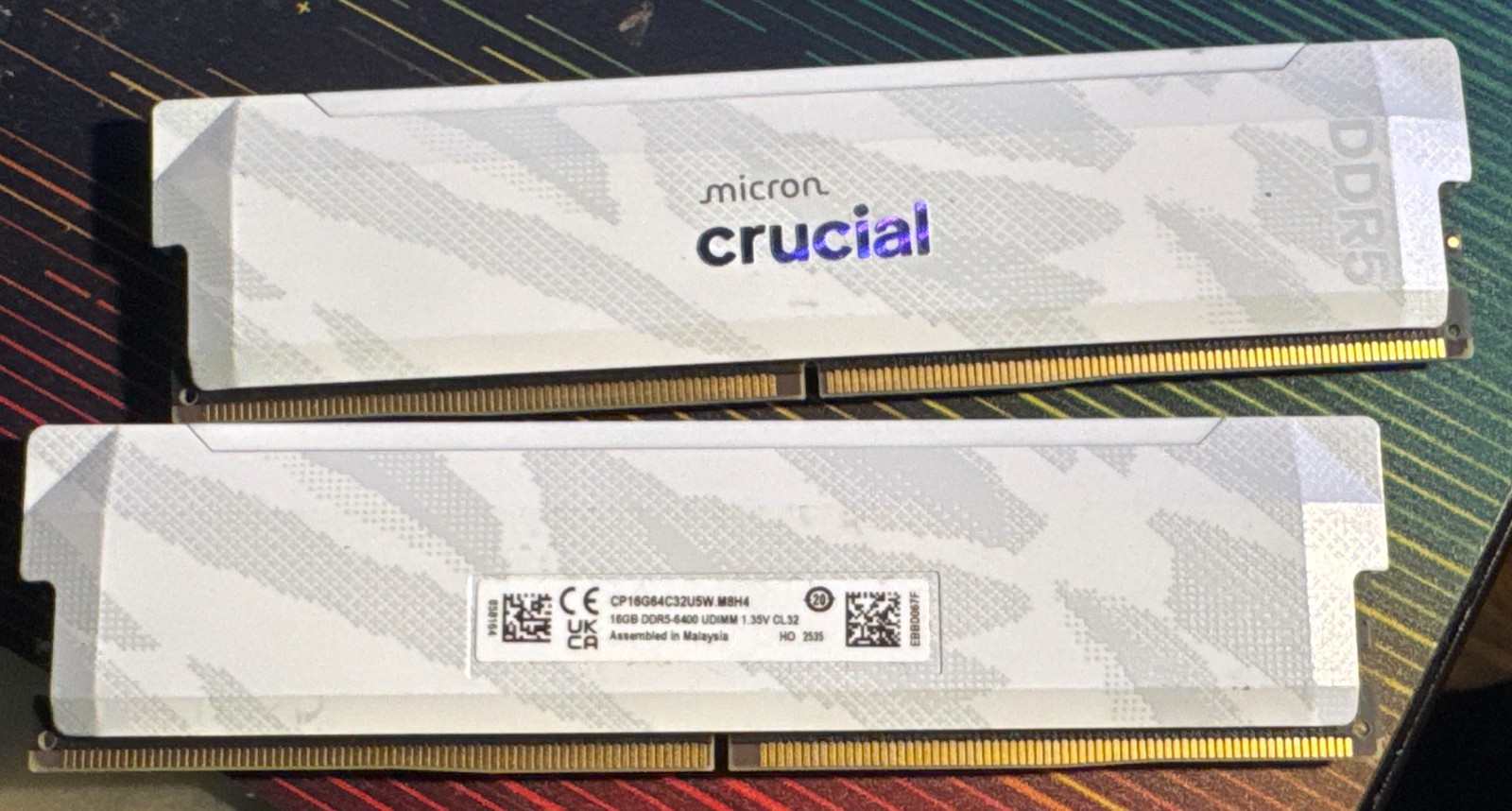 Crucial Pro OC 32GB (2 x 16GB) DDR5-6400 PC5-51200 CL32 Memory Kit White
