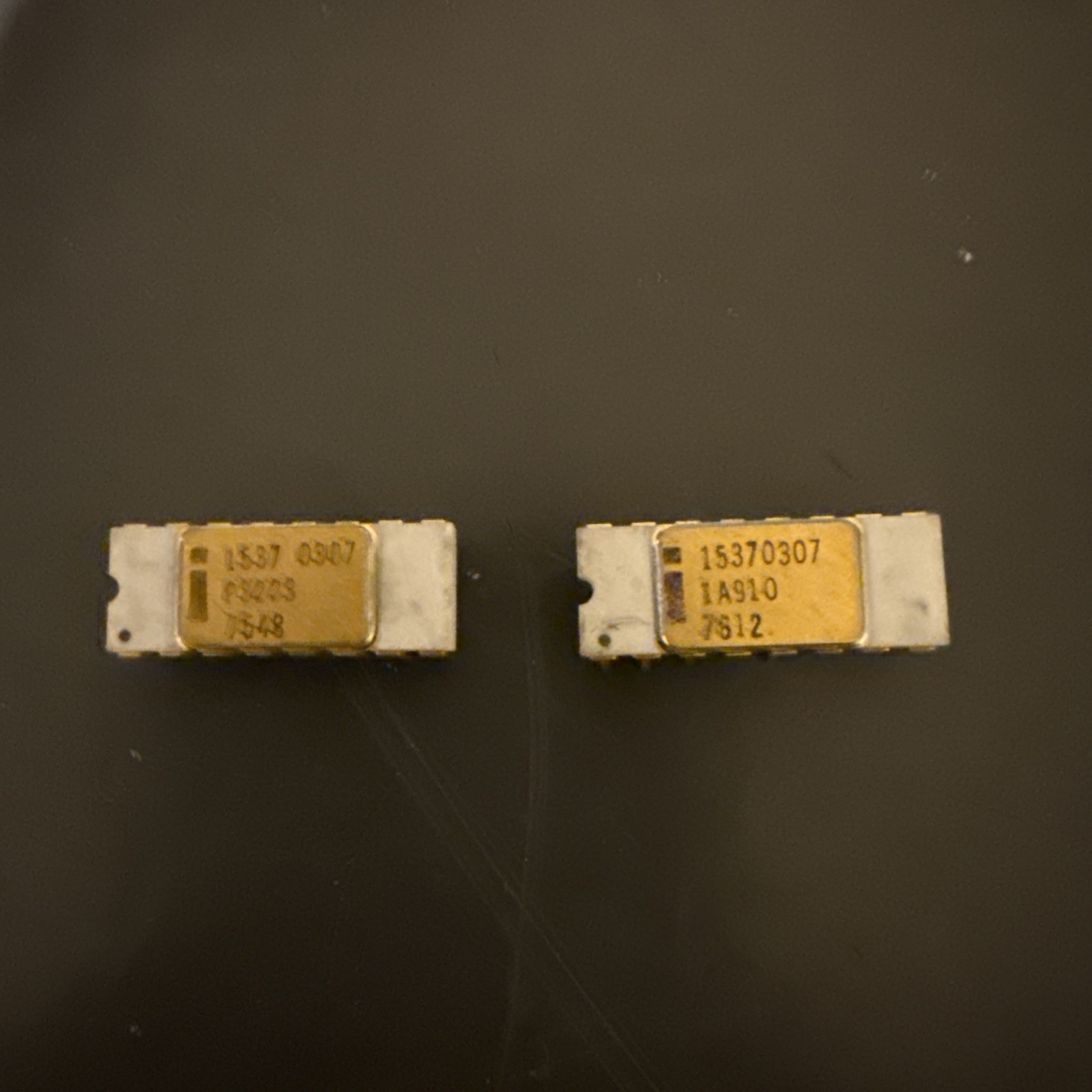 2 Vintage Intel P3223 (1975) & 1A910 (1976) Chips White Ceramic Gold Pins 