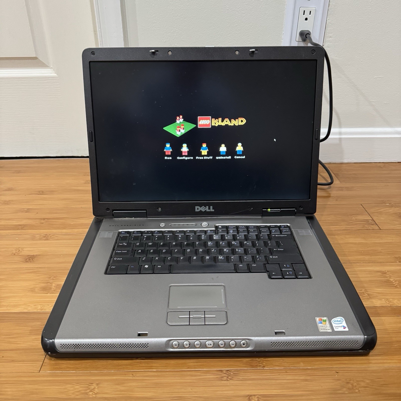 Retro Gaming Laptop Dell Precision M90 Intel T7200 2GHz, 3 GB RAM (Windows XP)