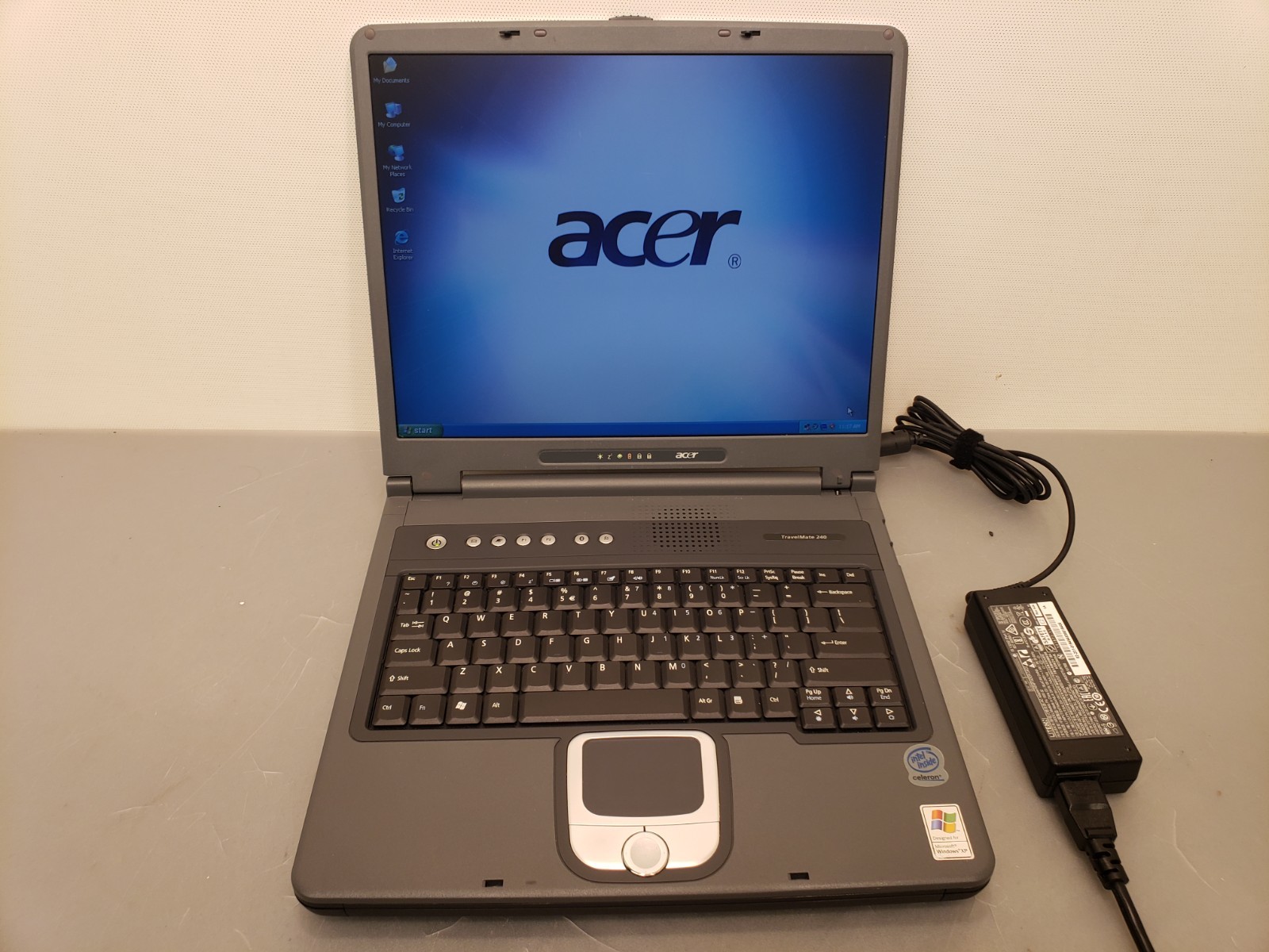 Vintage Acer TravelMate 240 Laptop 15" Celeron 2.52GHz 512MB 100GB WinXP  *Nice