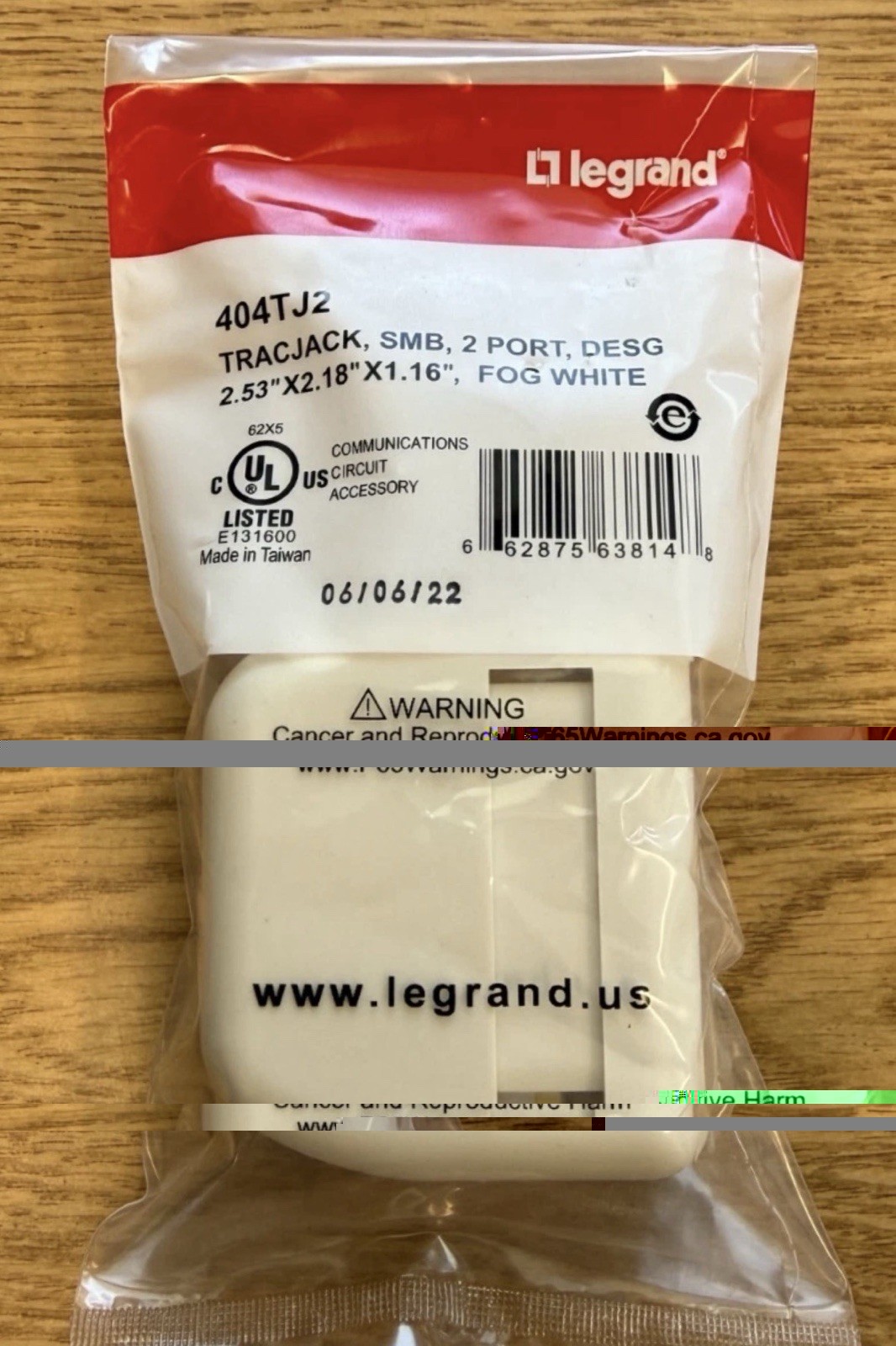 Legrand 404tj2 TRACJACK, SMB, 2 PORT, DESG 2.53"X2.18"X1.16", FOG WHITE