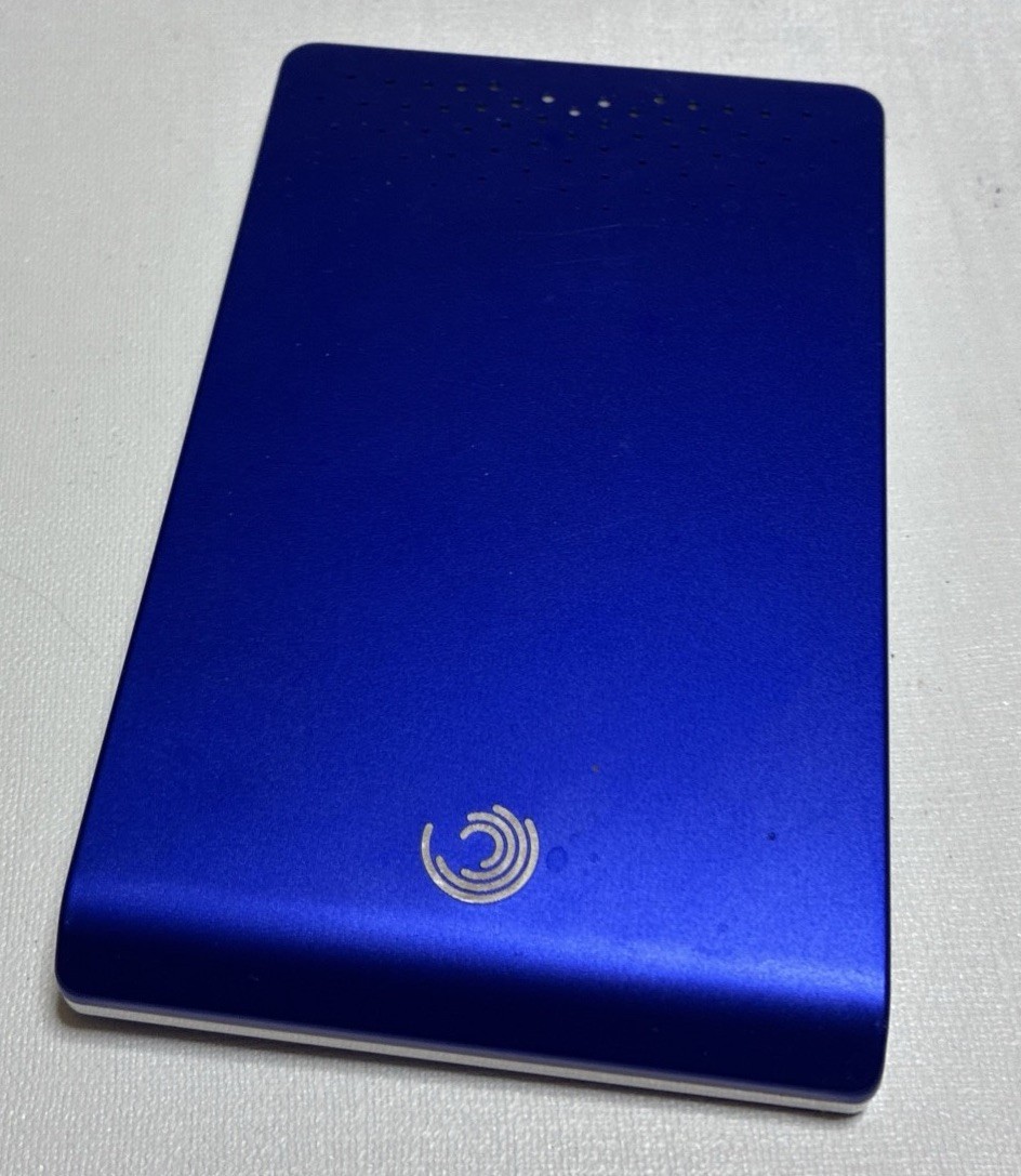 Seagate FreeAgent Go 320 GB External Hard Drive 9KX2AG-500 USB 2.0 -Blue