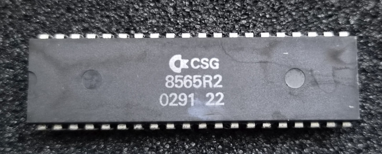 CSG 8565R2 VIC-II Video Chip – Commodore 64 C64 – Tested / Vintage IC