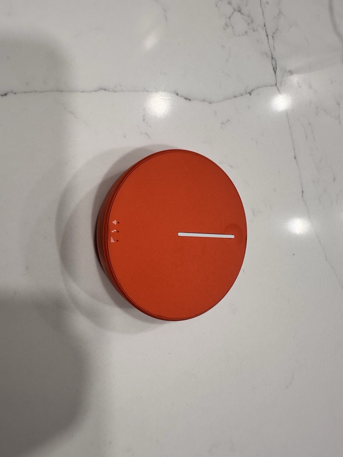 Skyroam Solis 4G LTE Mobile Hotspot with Power Bank and Charging Cable Good Con