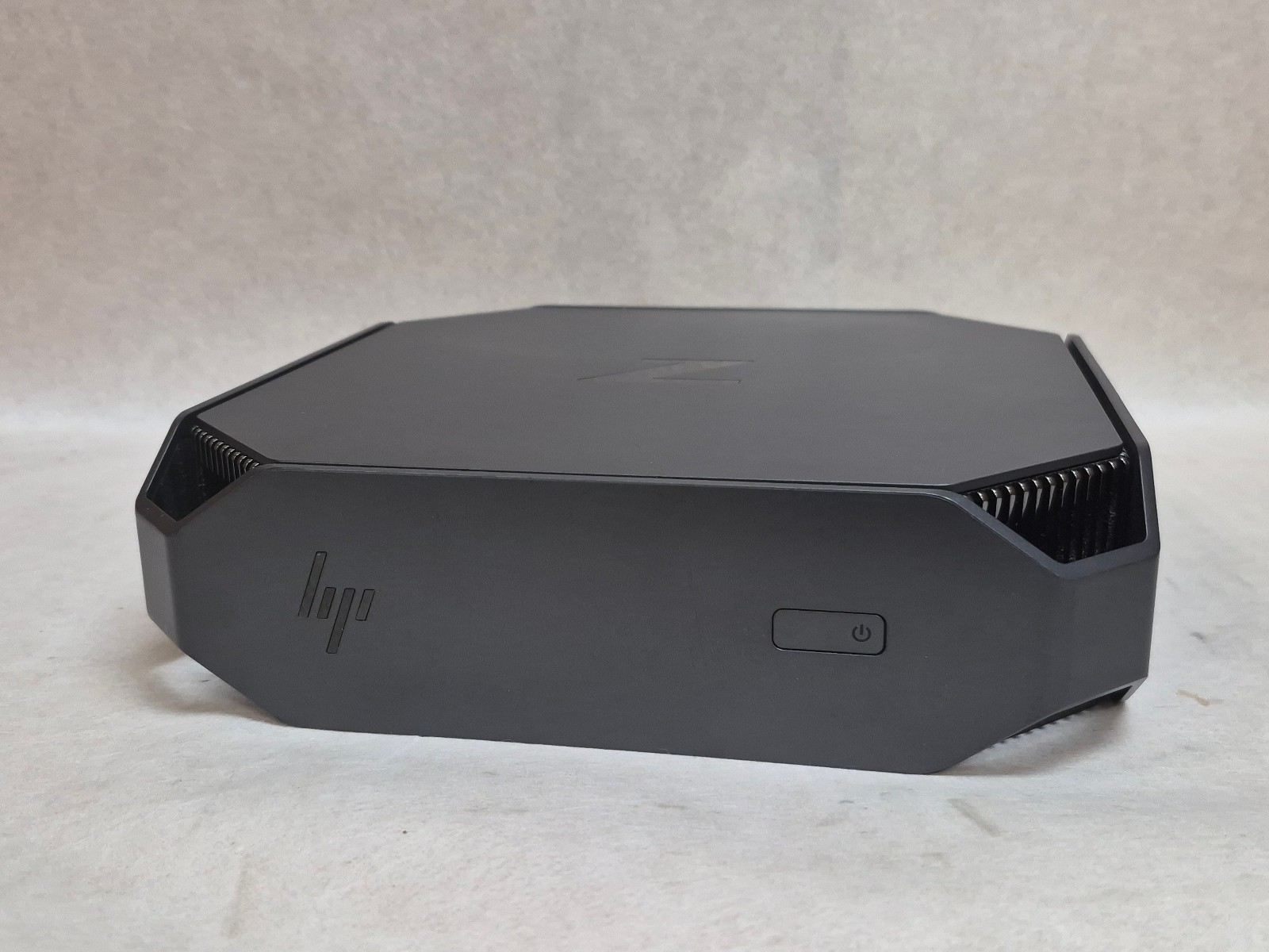 HP Z2 Mini G4 Workstation Xeon E-2144G 3.60GHz 32GB 1TB NVME Win11Pro P600 4GB