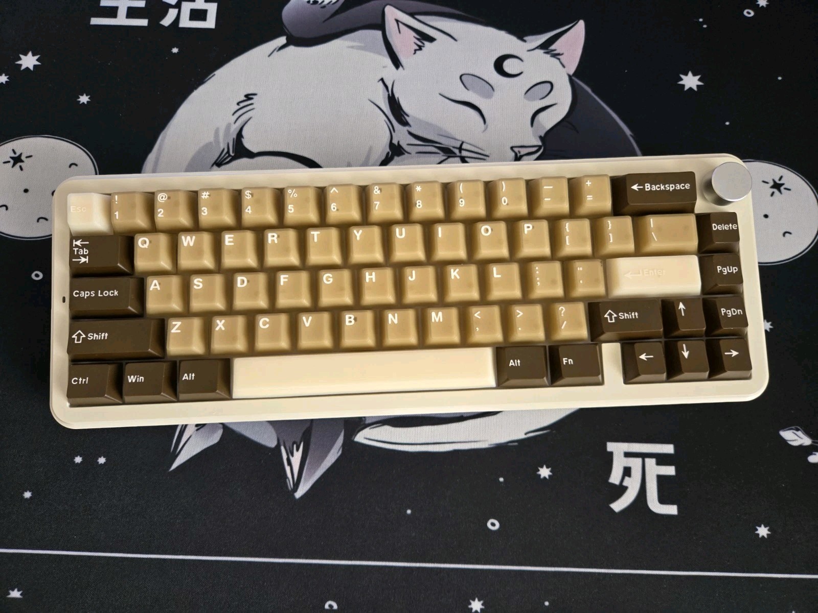 Yunzii B68 + KTT Coconut Latte Switches, Custom 65% Wireless Hot-swap Keyboard