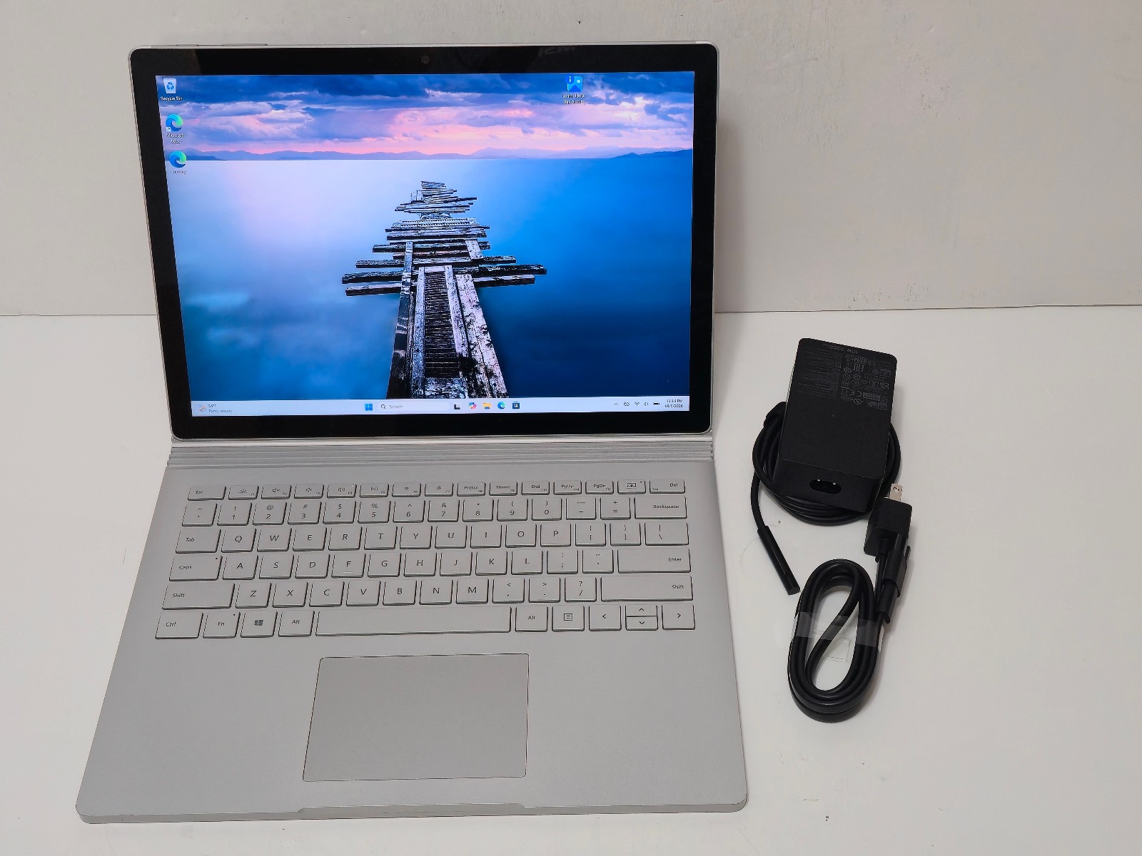 Surface Book 3 13.5" (1900)  Core i7-1065G7, 32GB RAM 512GB SSD Nvidia GTX 1650