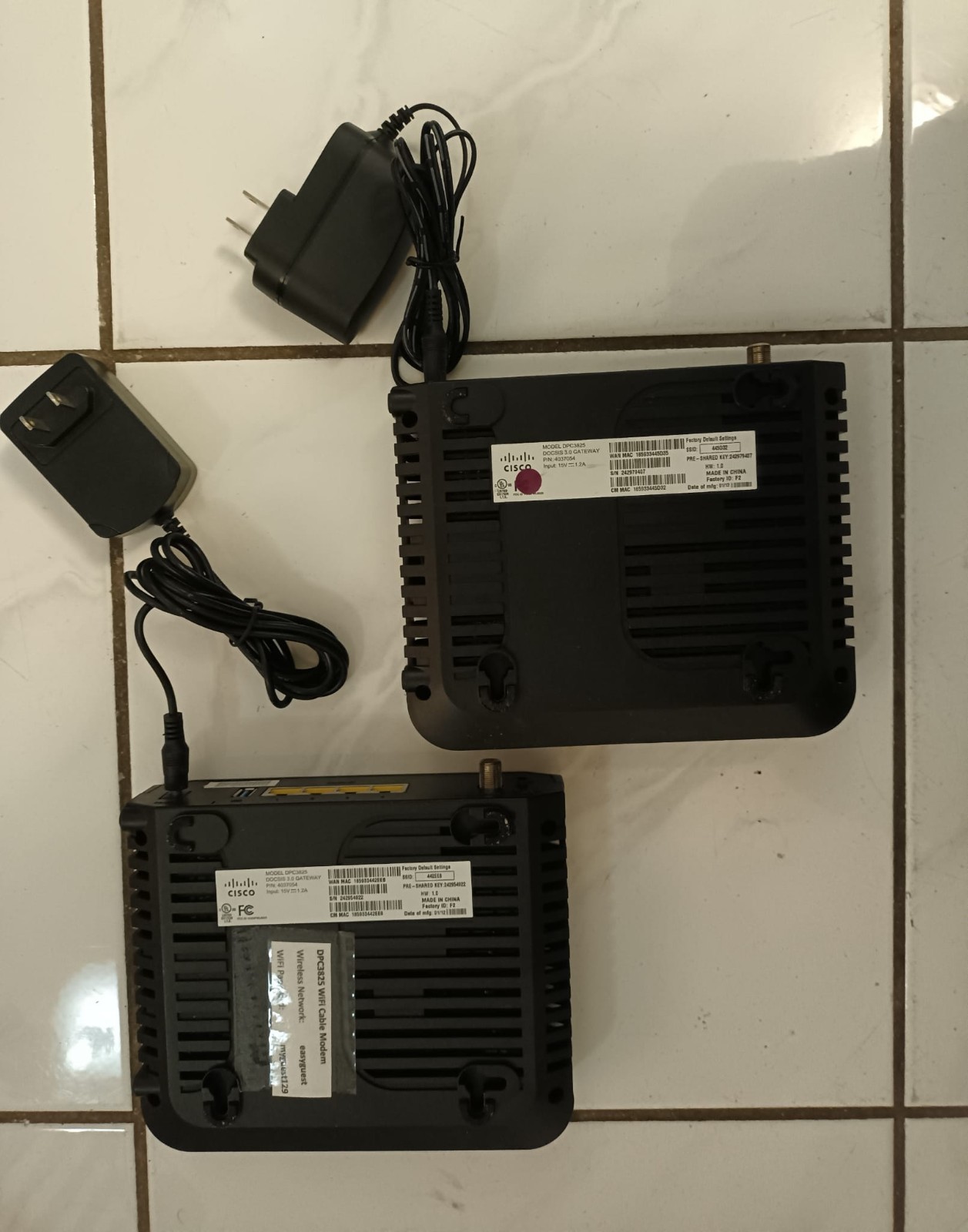 Cisco DPC3825 4 Port DOCSIS 3.0 Gateway Wireless Router w AC adapter, 2 pcs