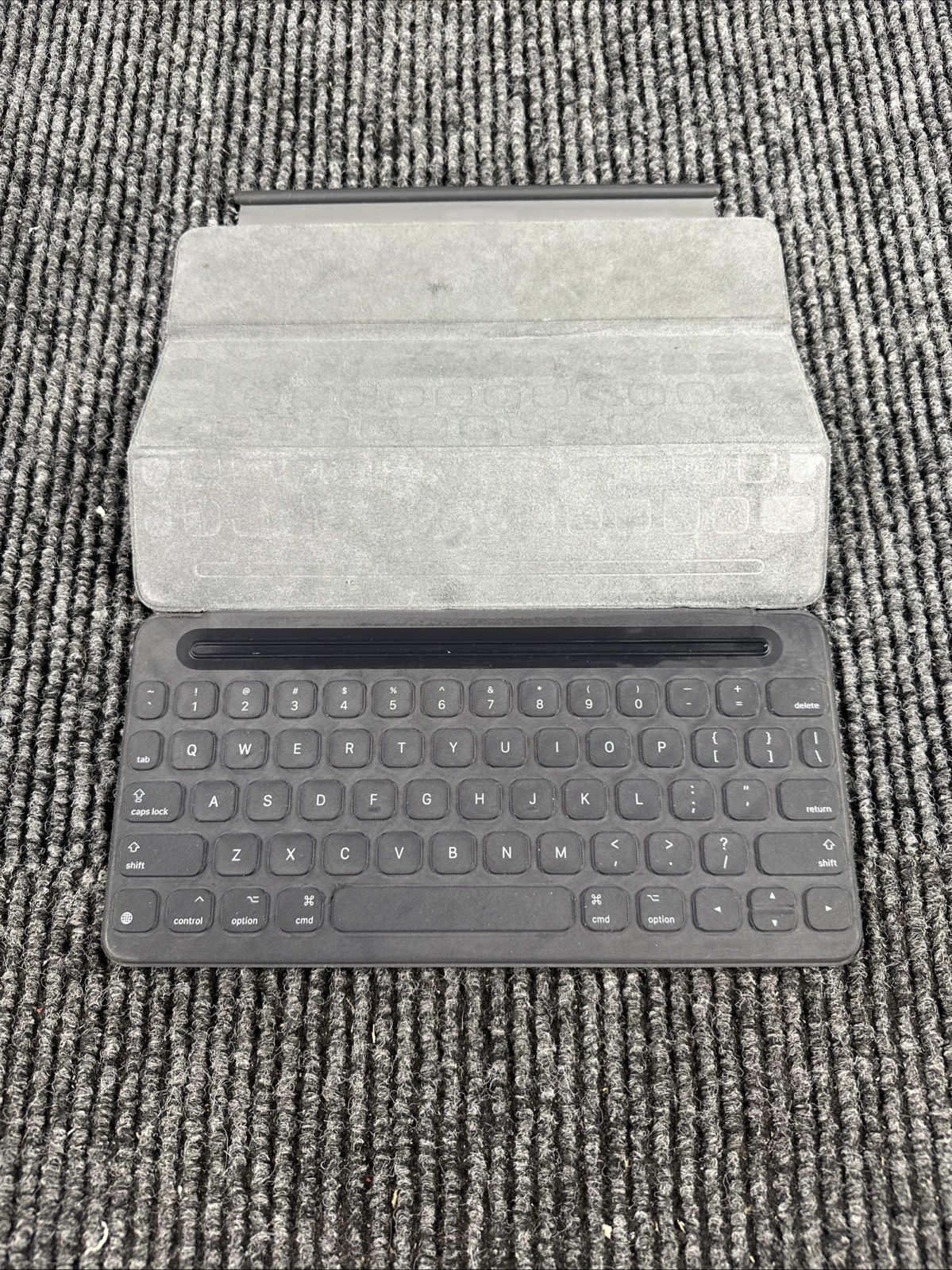 Apple A1772 Portable Smart QWERTY Keyboard Folio For 9.7” Apple IPad Pro Gray