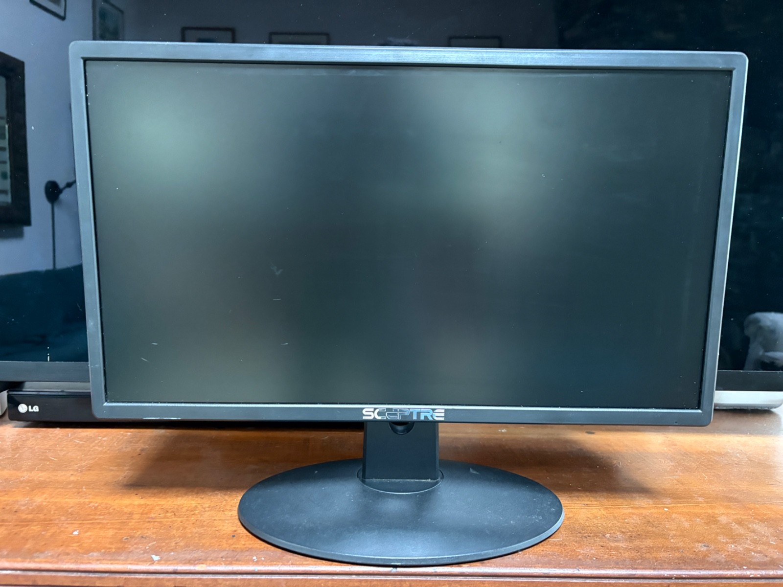 Sceptre E205W-16003R 20 inch Widescreen LED Monitor -Built in Speakers & Stand