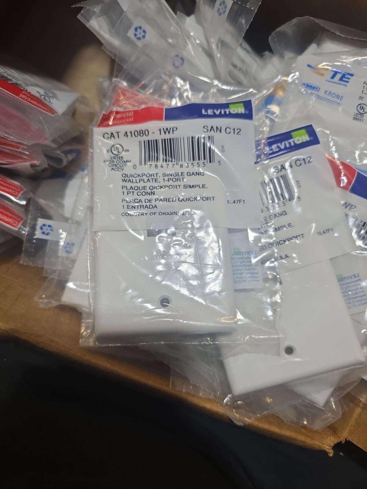 Leviton QuickPort Single Gang 1-Port Wallplate - White (Lot of 14)