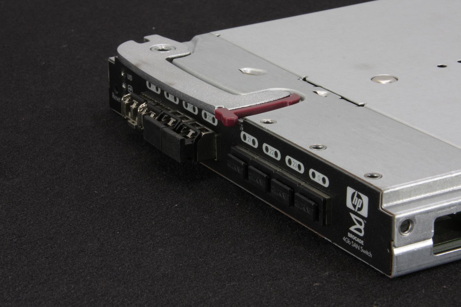 HP Brocade 4/12 4GB Fibre Channel Full Fabric San Switch AE370A 411120-001 clean