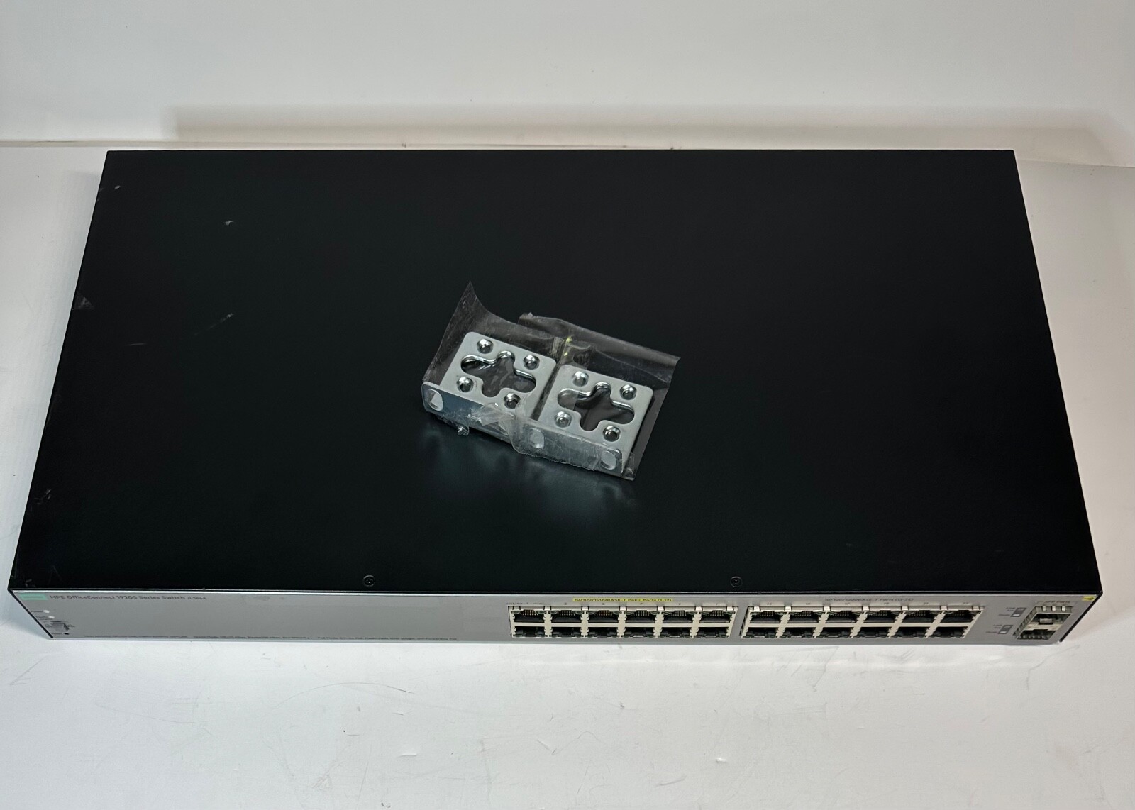 HP Enterprise OfficeConnect 1920S 24G PPoE+(185W) Switch (JL384A) w/rack-mounts