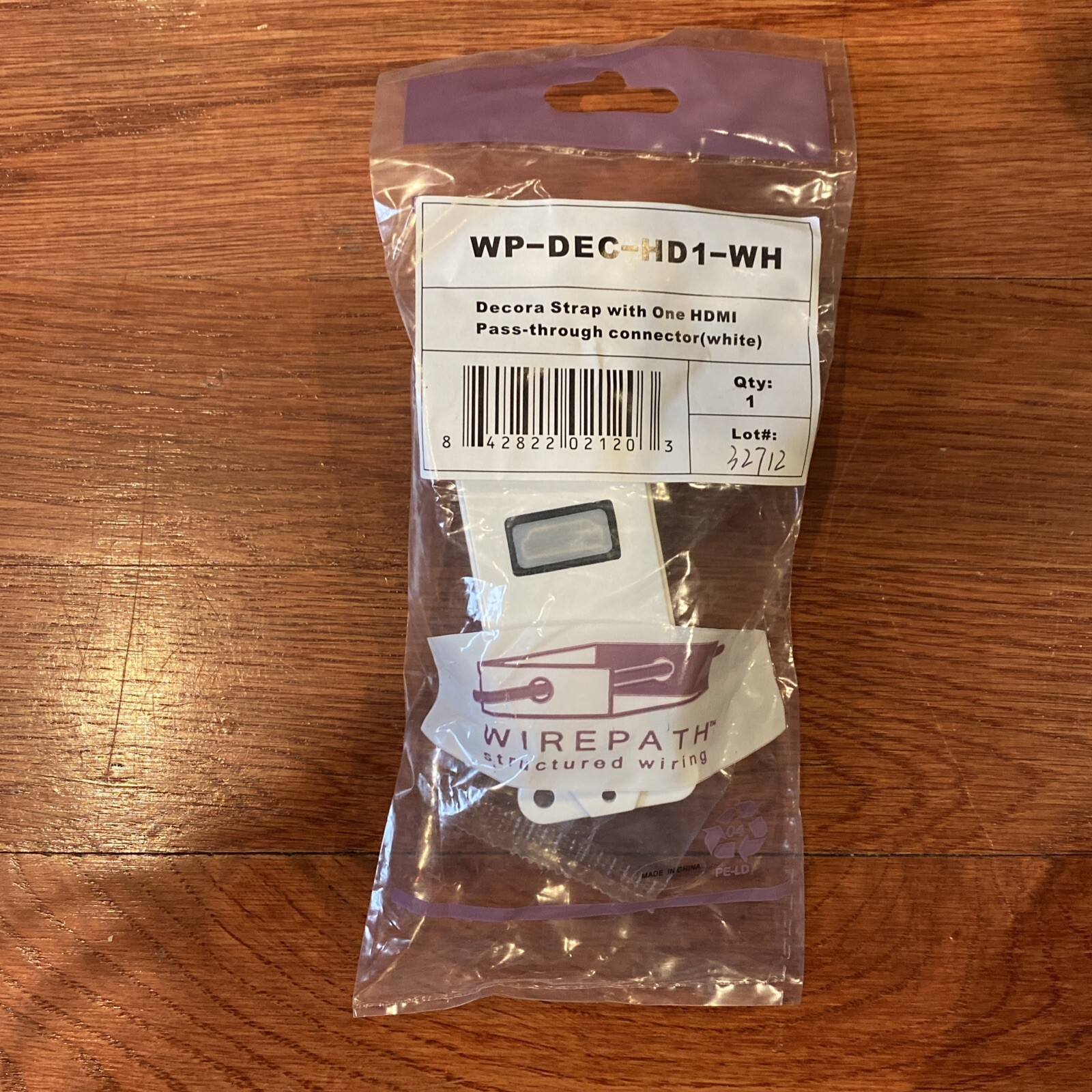 Wirepath WP-DEC-HD1-WH decora Strap w/ One HDMI Pass Through Connector