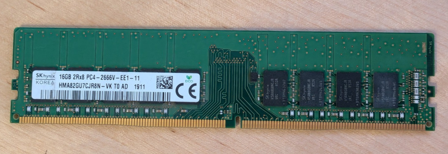 SK Hynix 16GB ECC UDIMM RAM DDR4 2666MHz 2Rx8 PC4-2666V-EE1-11 HMA82GU7CJR8N-VK