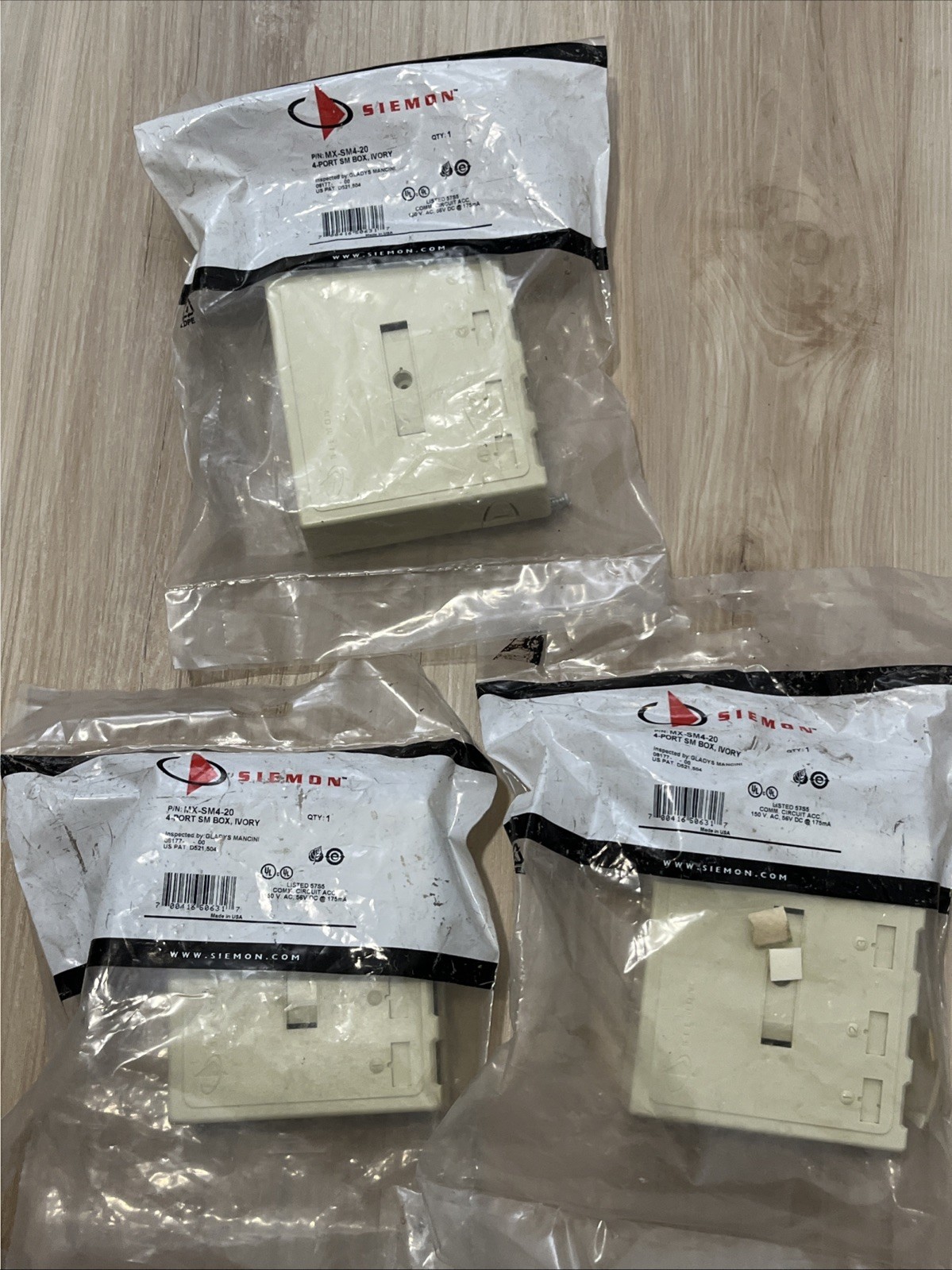 Siemon MX-SM4-20 4-Port SM Boxes Ivory. Lot Of 3. 2 In Pkgs.