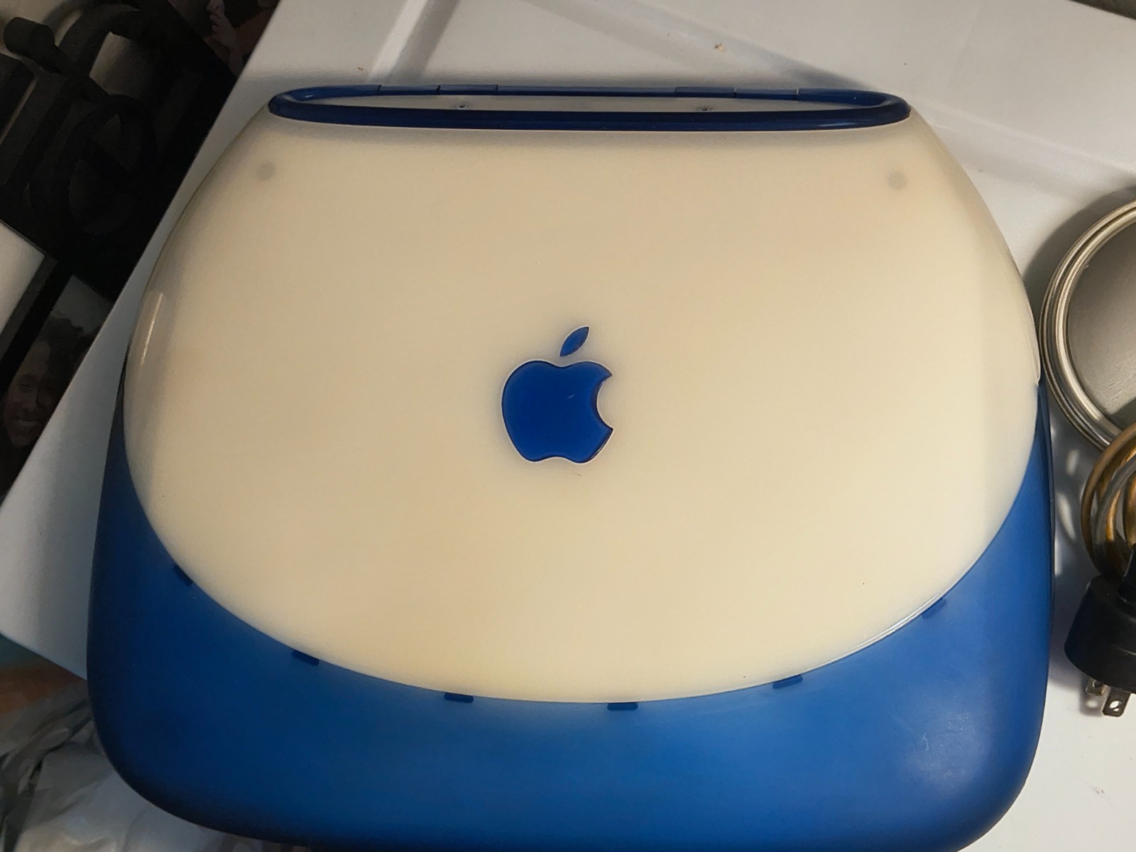 Apple iBook G3 Clamshell Indigo M6411. .Working Battery & Yo-Yo Discs