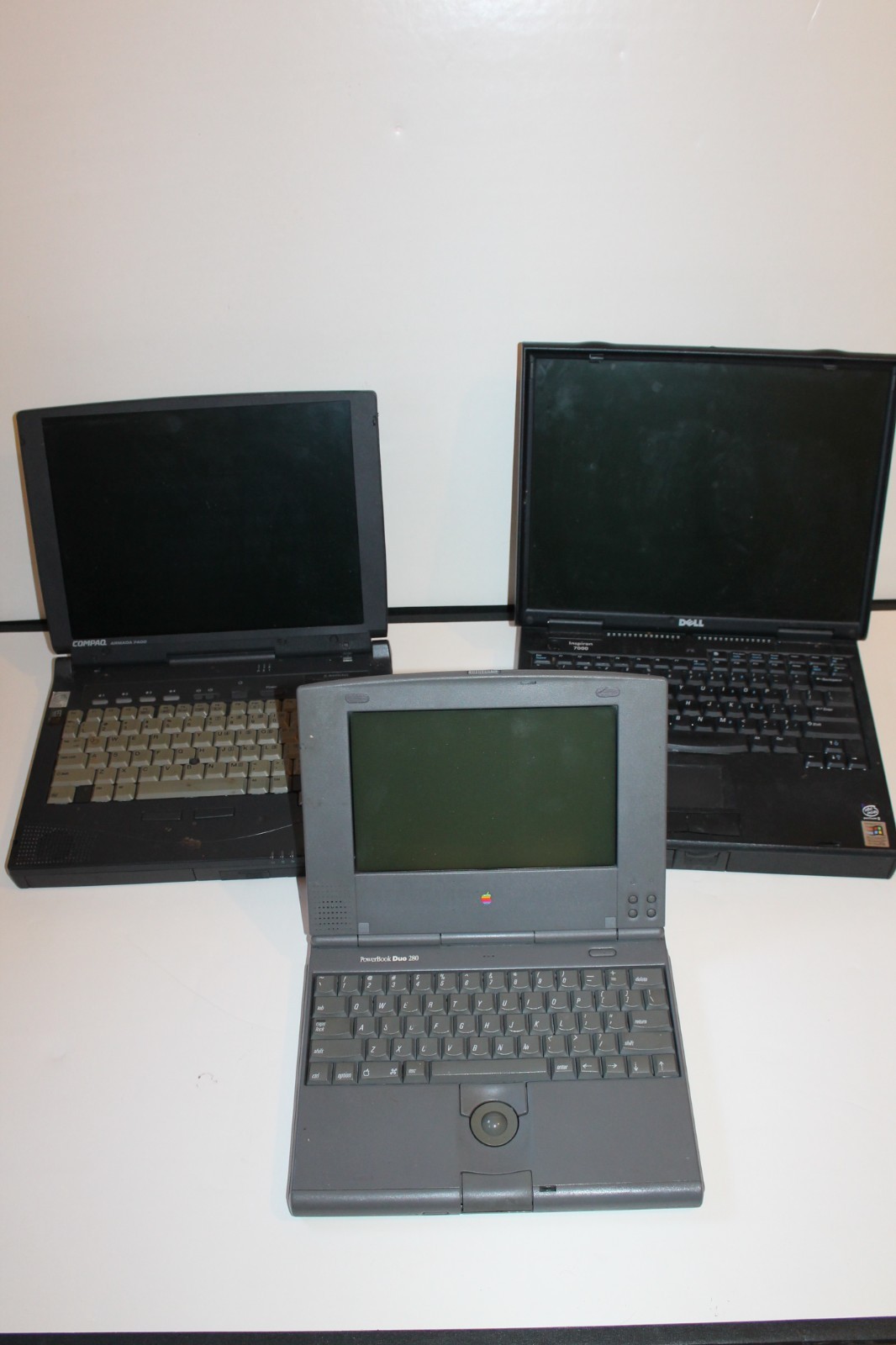 Lot: Apple PowerBook duo 280, Dell Inspiron 7000, Compaq Armada 7400 - For Parts
