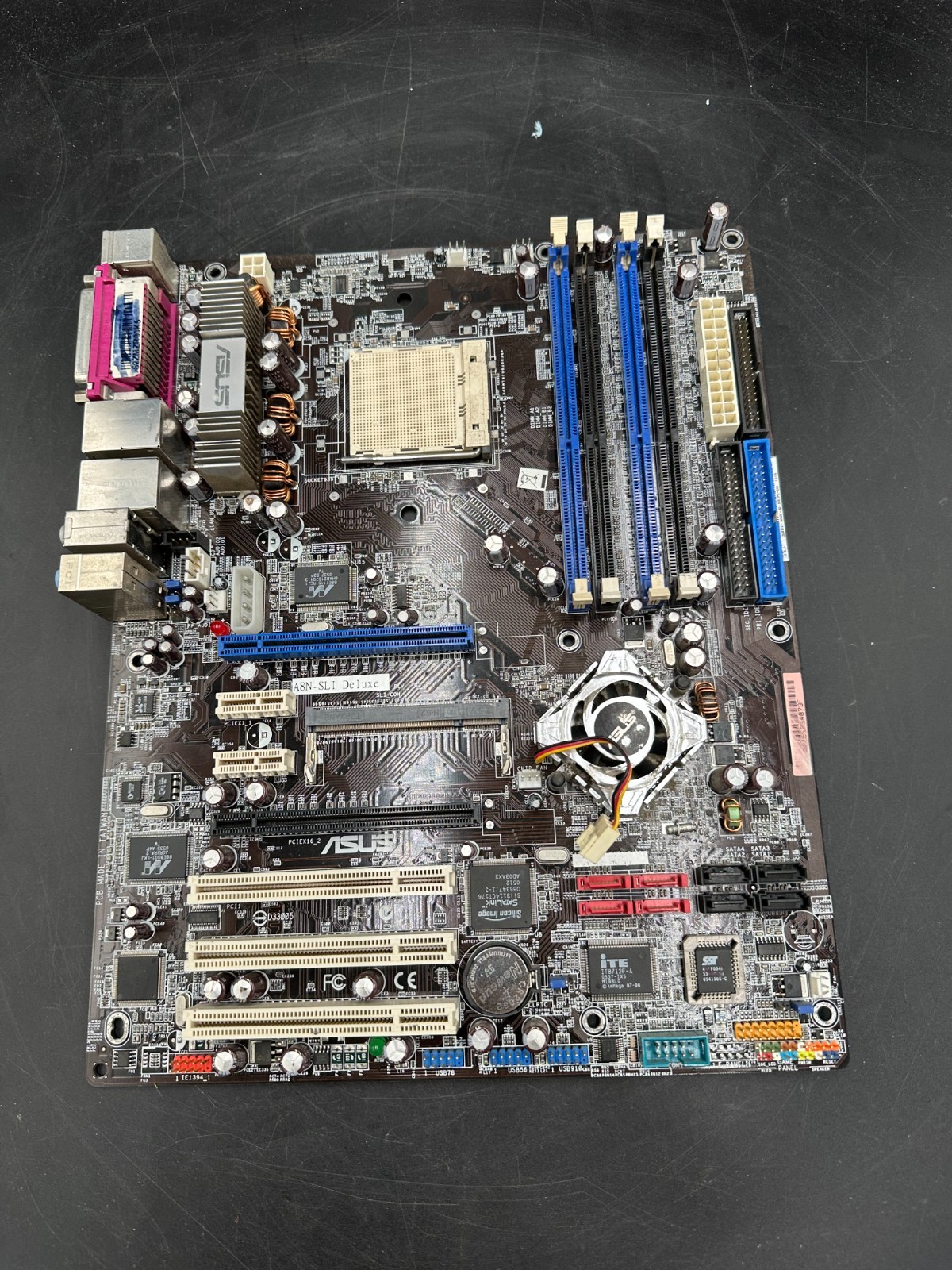 ASUS A8N-SLI Deluxe Socket 939 NVIDIA nForce4 SLI ATX Motherboard