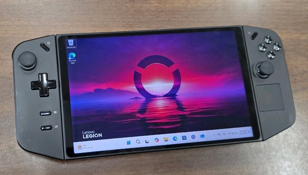 Lenovo Legion Go Handheld 8.8" Touch AMD Ryzen Z1 Extreme 16GB 1TB 8APU1 - Black