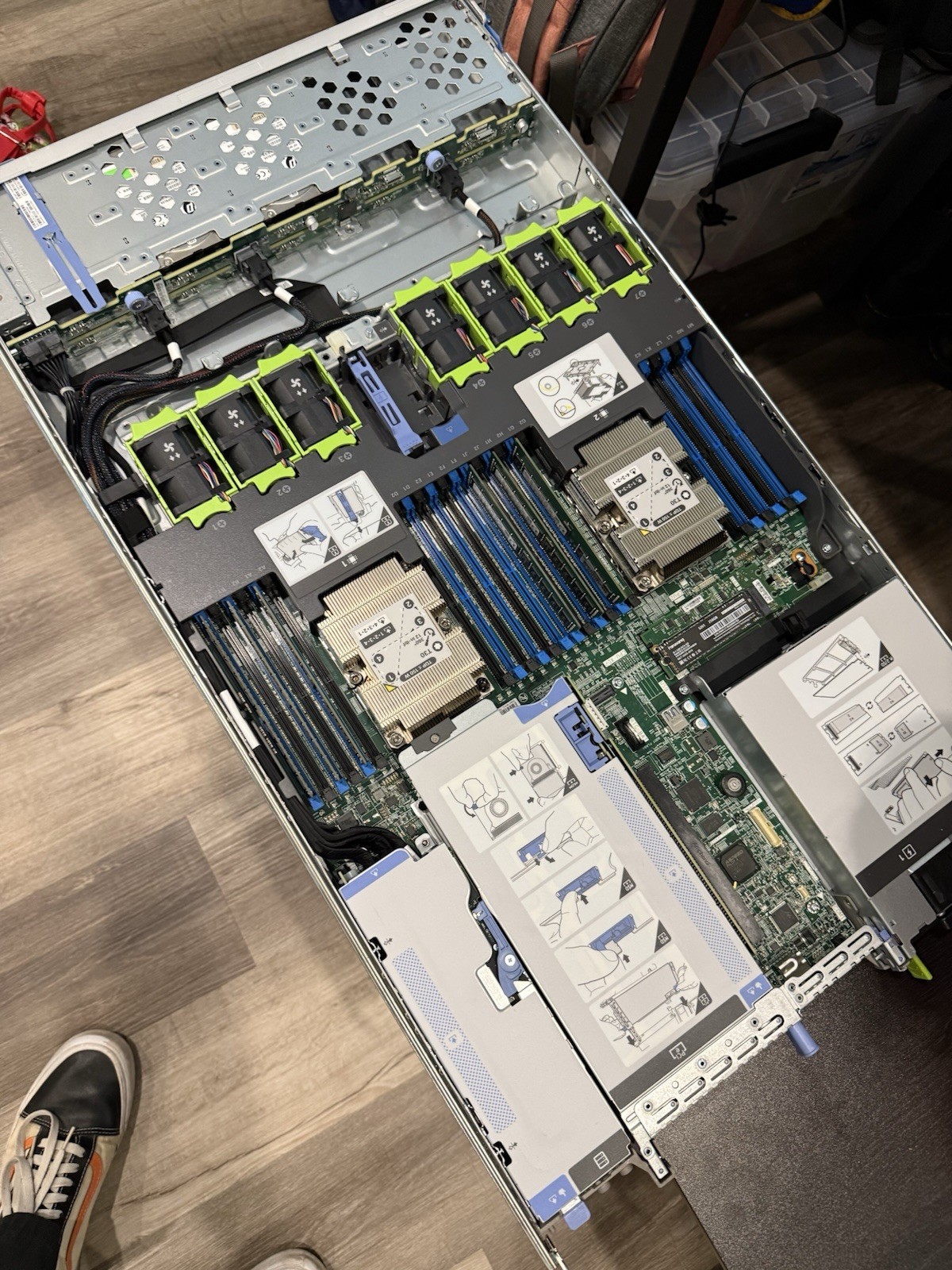 Cisco UCSC-C220-M5SX V03 2x Xeon Gold 5120 2x 1050W PSU, No RAM, No HDs, No OS