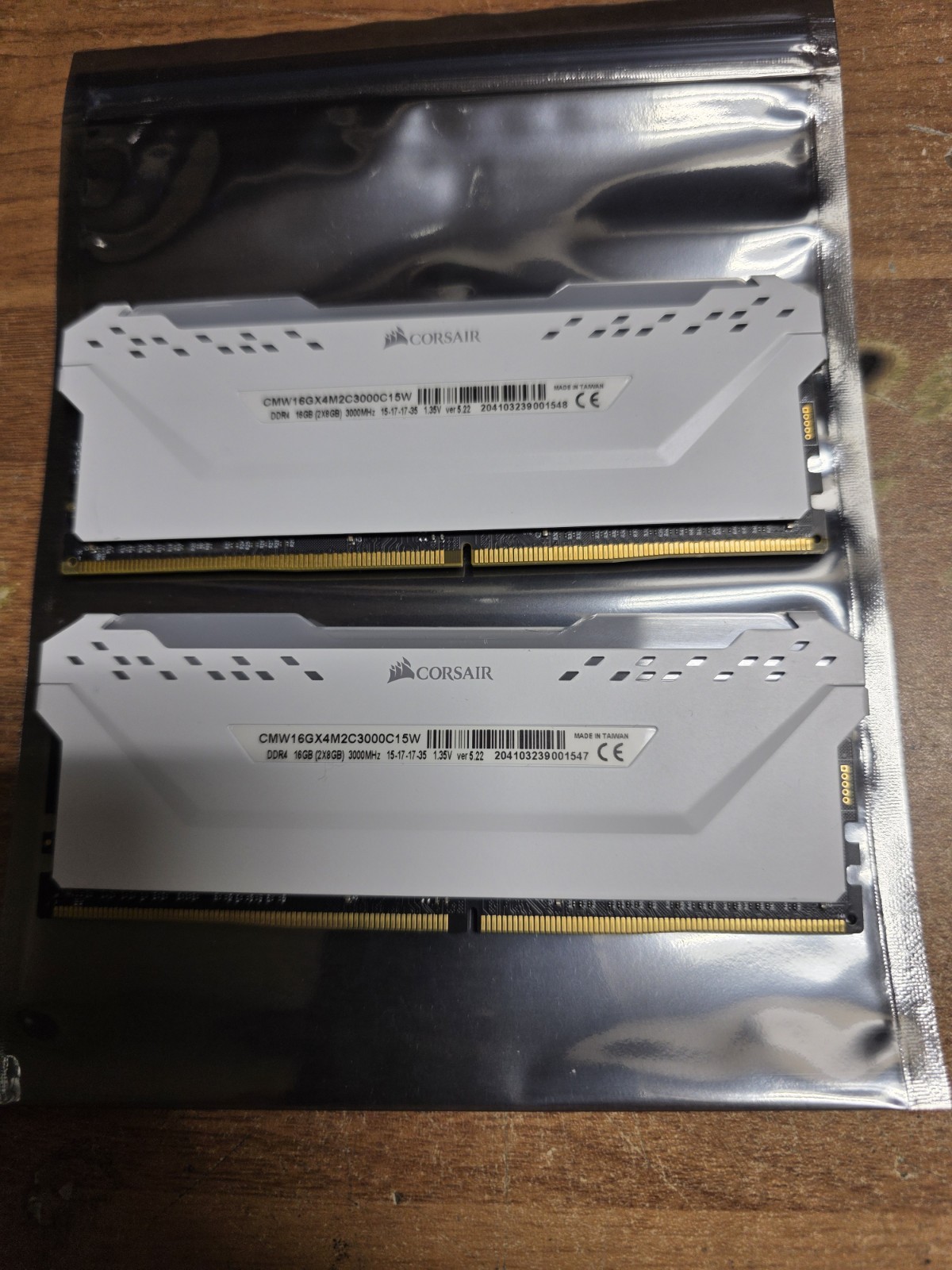 Corsair Vengeance RGB DDR4 3000MHz 16GB (2x8GB) CMW16GX4M2C3000C15W White Ram