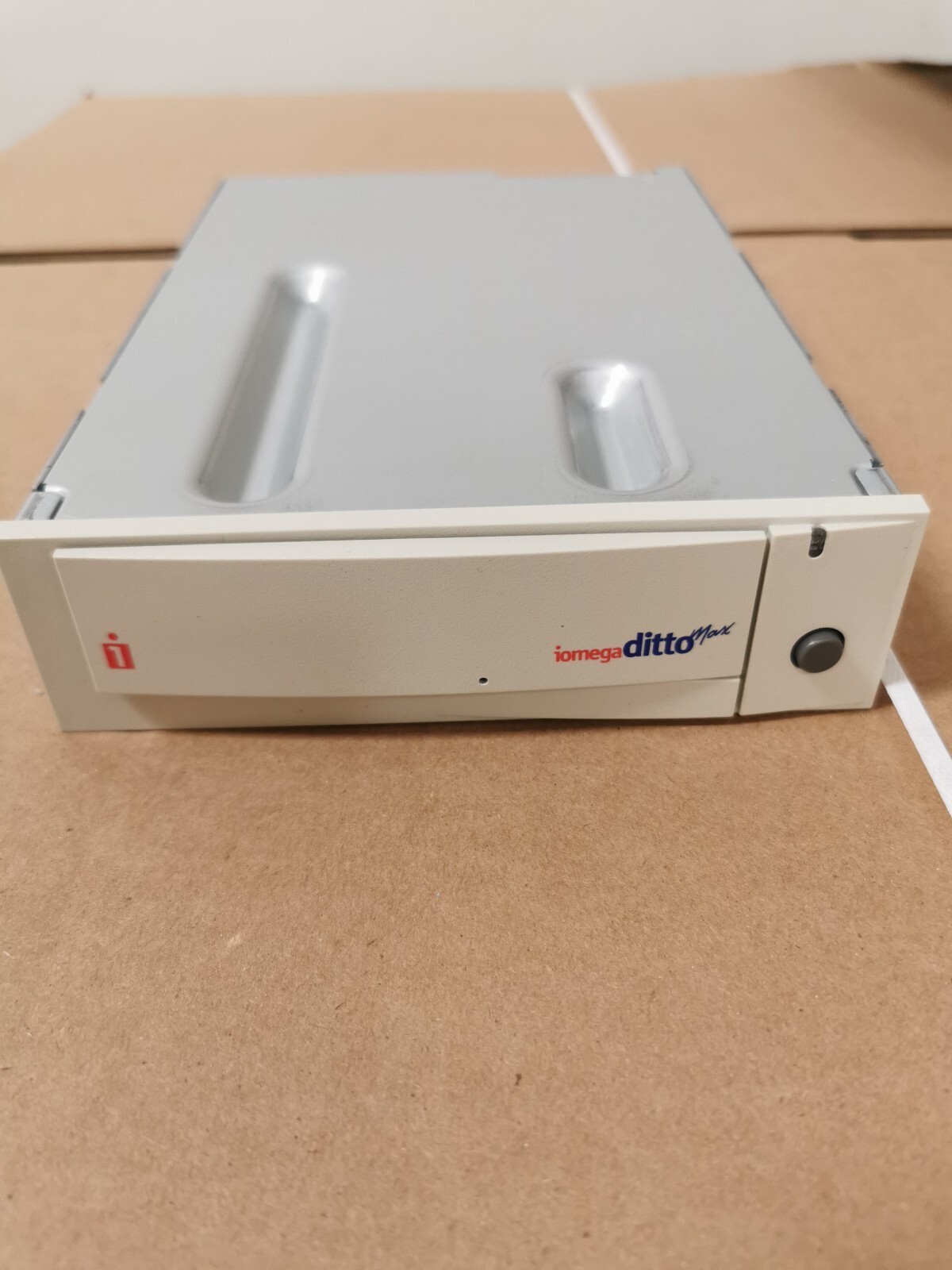 Iomega Ditto Max 3/10GB Tape Drive with 34-pin Male Interface Model: IO1000Mi A+