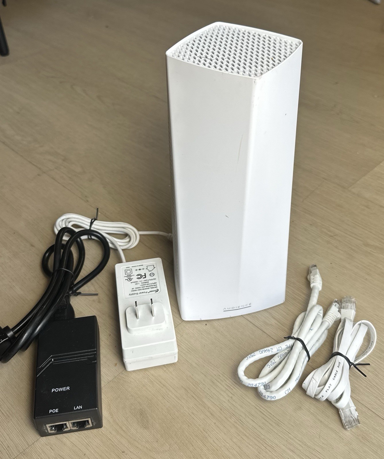 MikroTik Audience Dual-Band Wireless Access Point Ethernet RJ-45 White