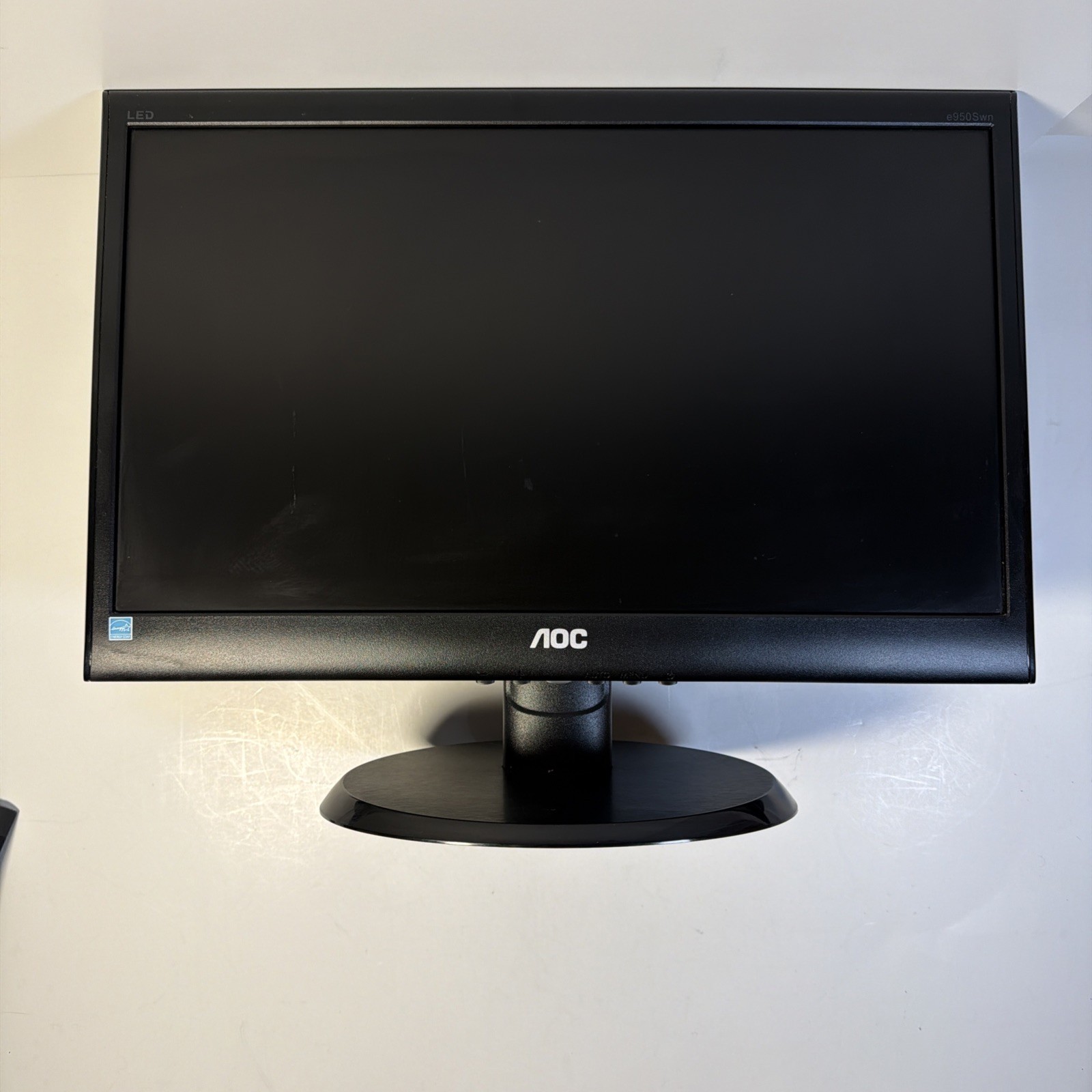 AOC e950Swn 185LM00013 Black 18 in Anti-Glare LED Backlit LCD Monitor