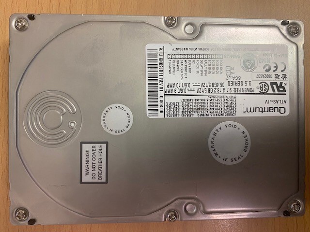 Quantum ATLAS IV 9.1J 9.1GB 80pin SCSI KN09J011 REV 01-E S09.09