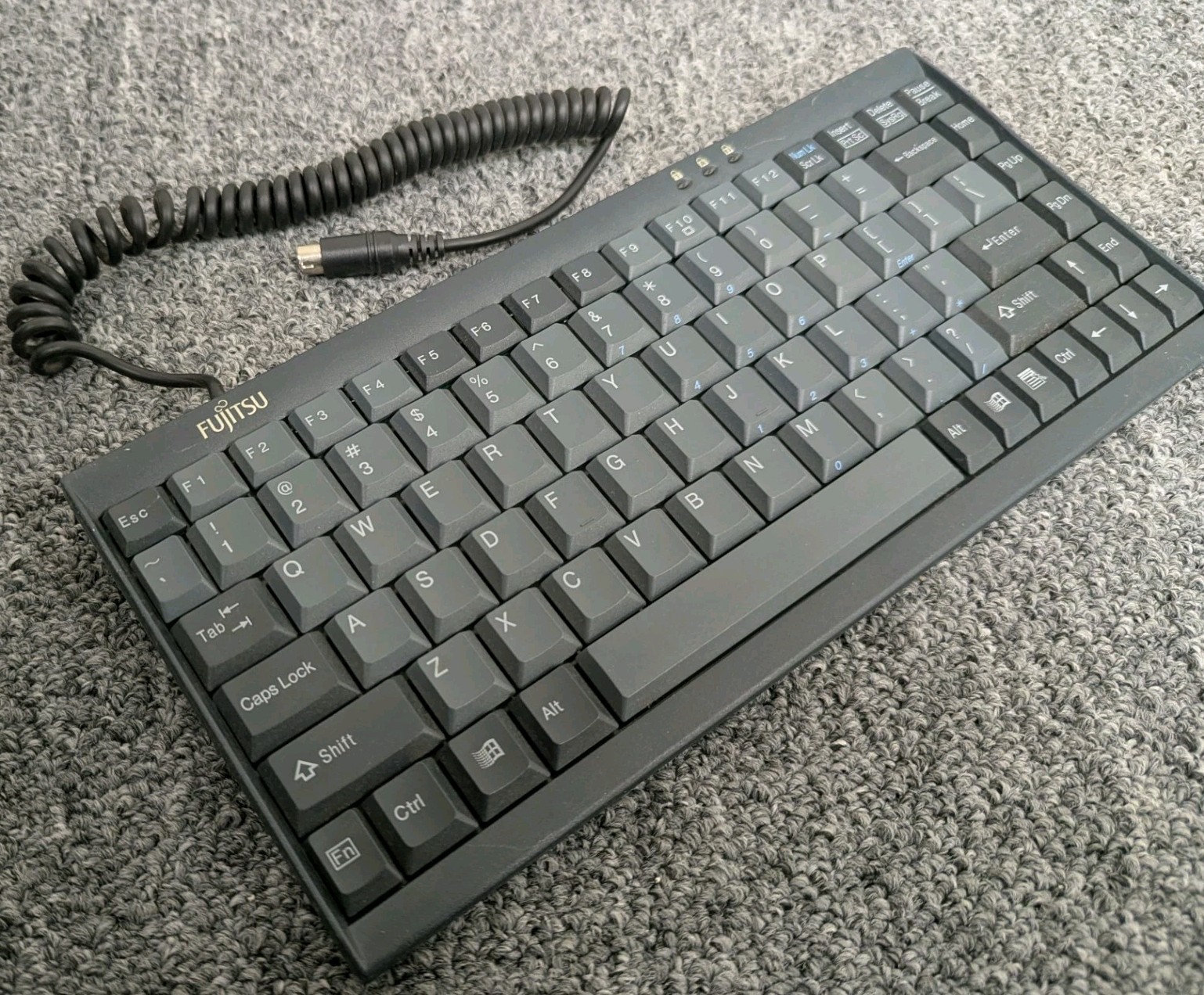 GAMERS KEYBOARD, Vintage Fujitsu FMWKB3A PS2 Space Saver Keyboard, Japan