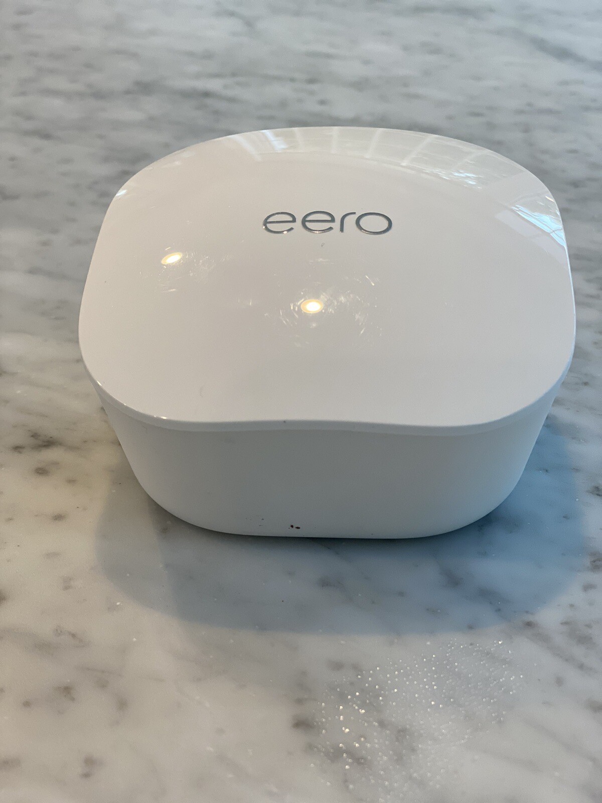 Eero 6 Dual-Band J010001 Mesh Wi-Fi  System White Wireless Router