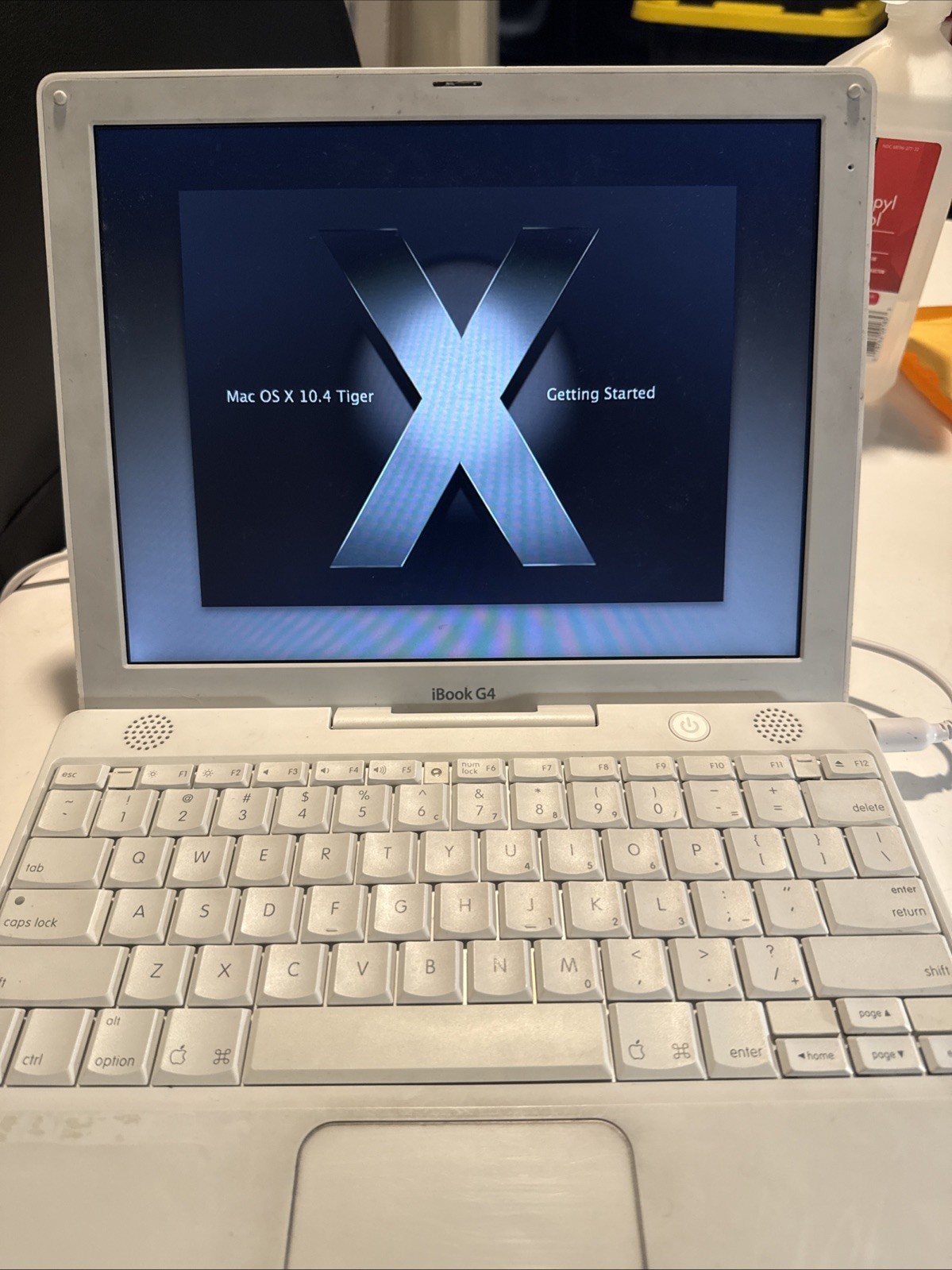 Apple iBook G4 Laptop A1054 Mac OS 10.4 Tiger 12.1” HEUA21095 Working (No Cord)