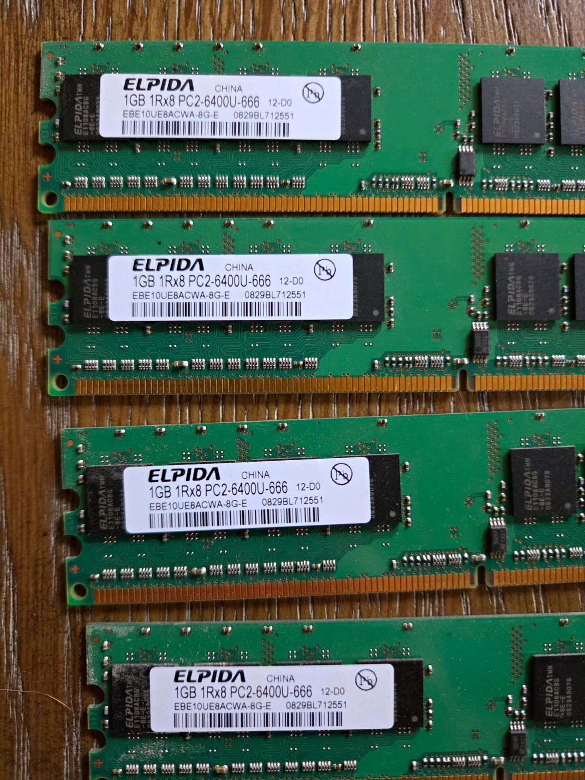 Elpida 4GB (4x1GB) DDR2 PC2-6400U-666 240-Pin DIMM Non-ECC EBE10UE8ACWA-8G-E