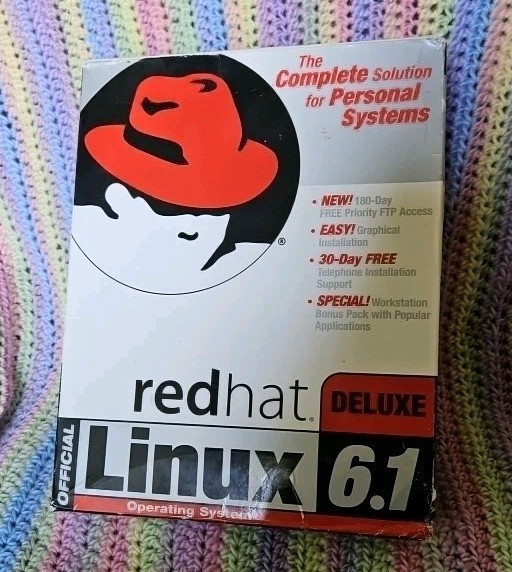 Red Hat Linux 6.1 Boxed Set 1999  w/ CDs & Manual 