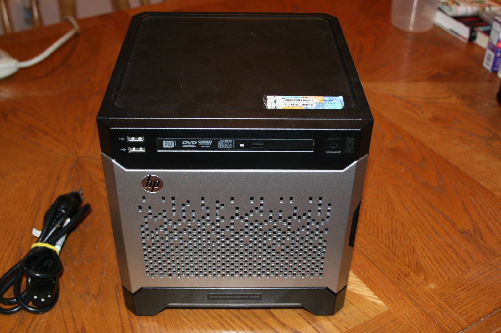 HP Proliant MicroServer Gen8, 4.5TB,  (4) HDD,  EXCELLENT COND.