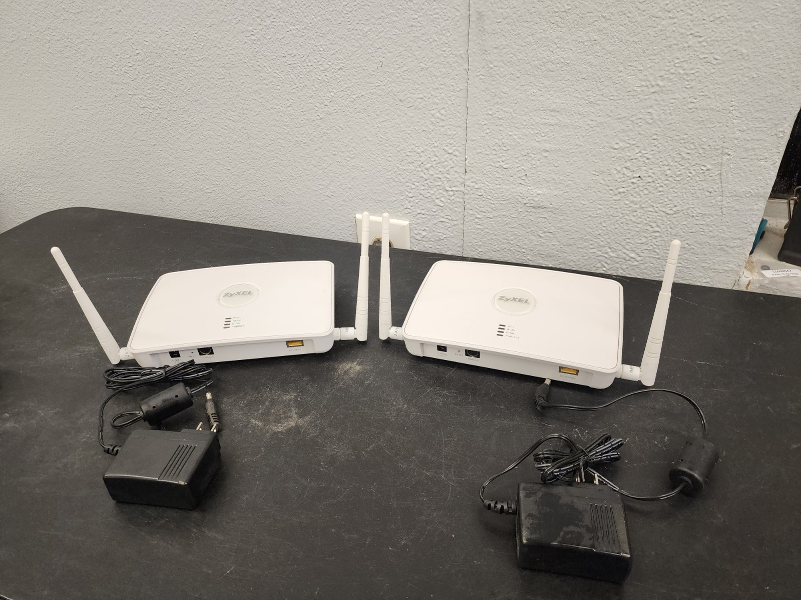 (2) ZyXEL NWA-3160 Wireless AP ZyXEL NWA 3160 802.11a/b/g Wireless Access Point