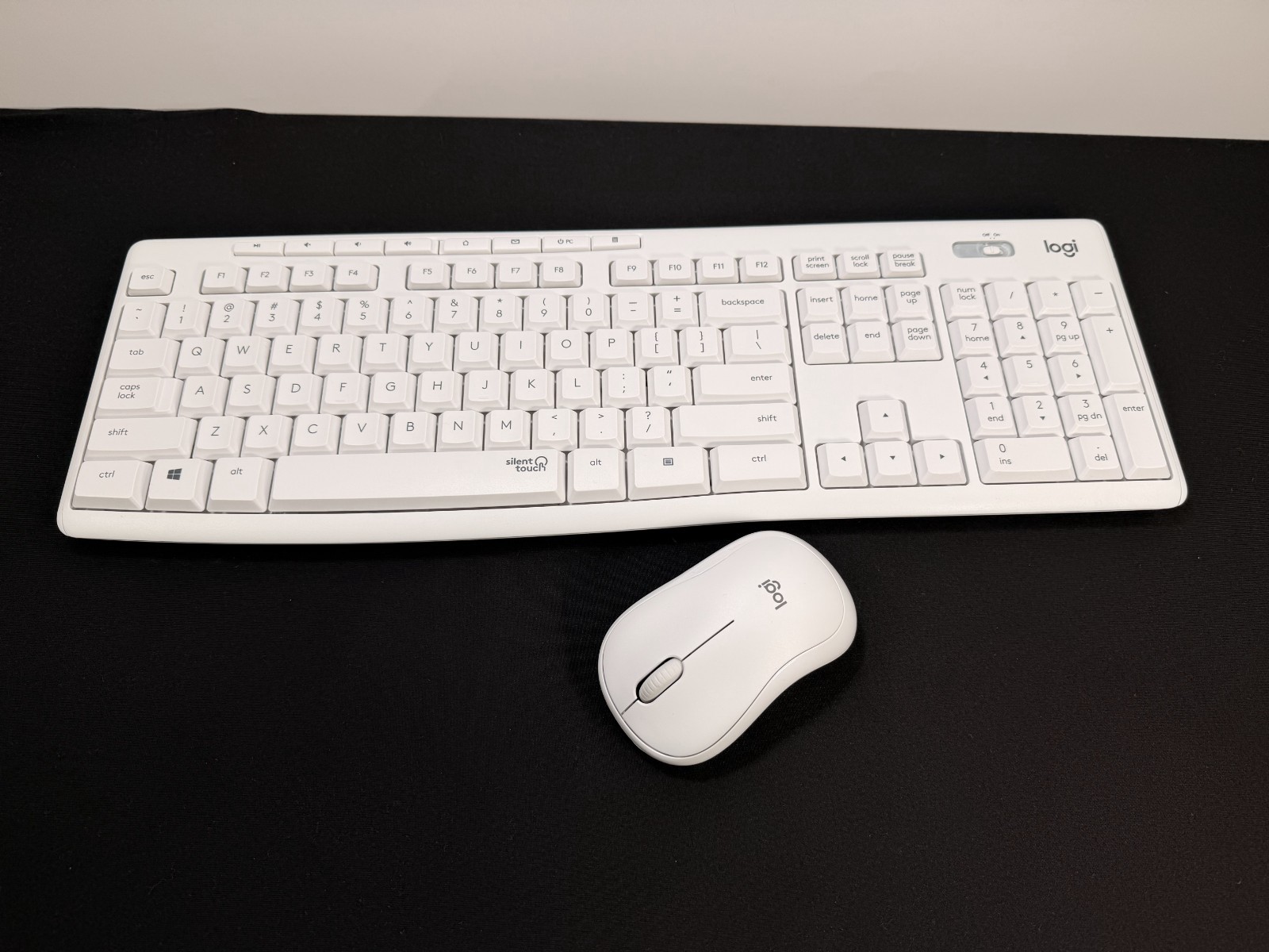 Logitech MK295 Silent Wireless Keyboard and Mouse Combo - White - UNUSED NO BOX