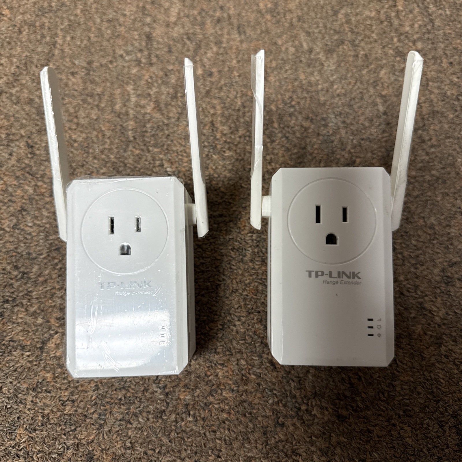 TP-LINK TL-WA860RE 300Mpbs Wi-Fi Range Extender Power Outlet Pass-though 2 Pack.