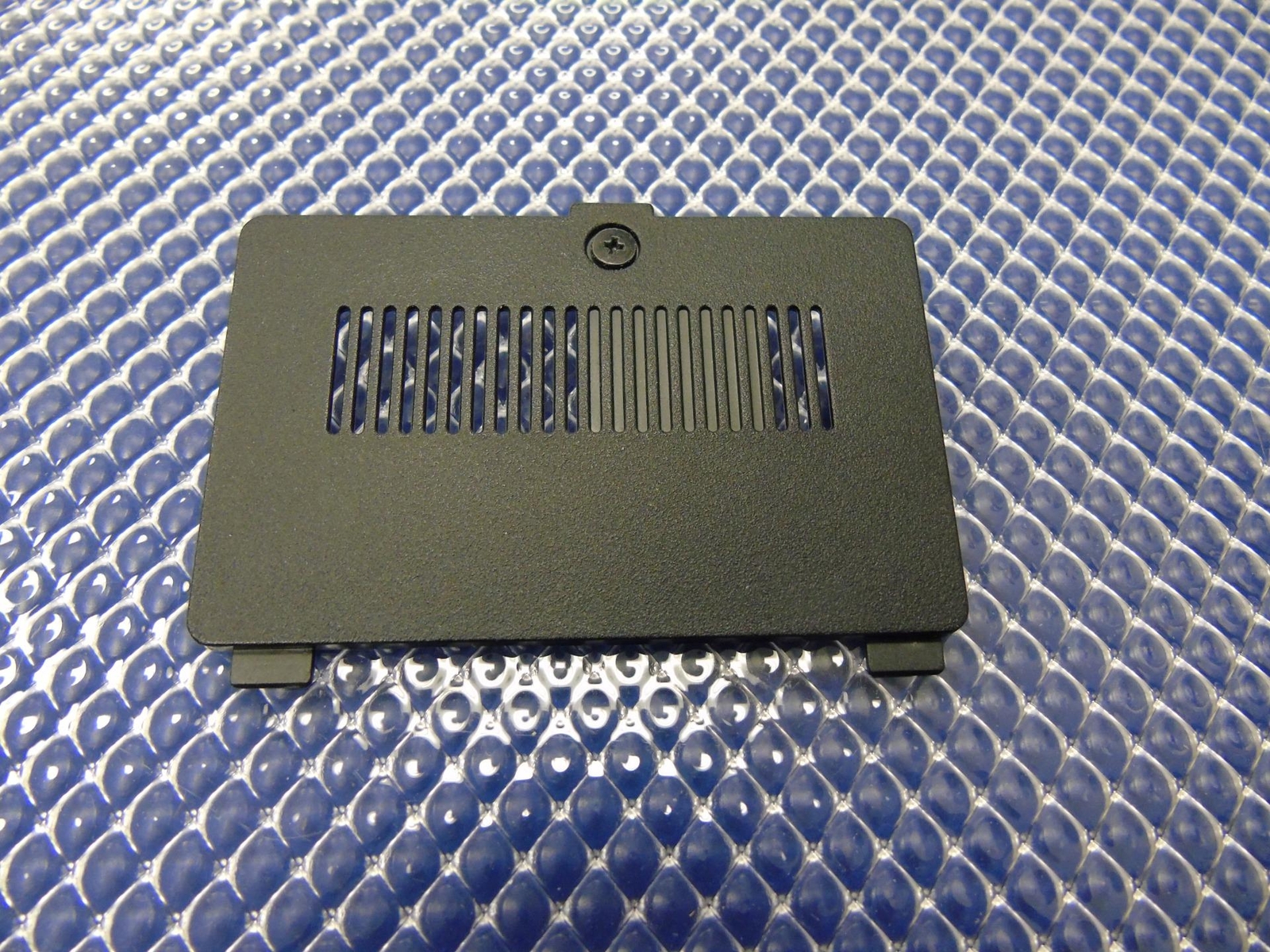 Toshiba Satellite M105-S3084 Memory RAM Module Door Cover - AP00A000D00