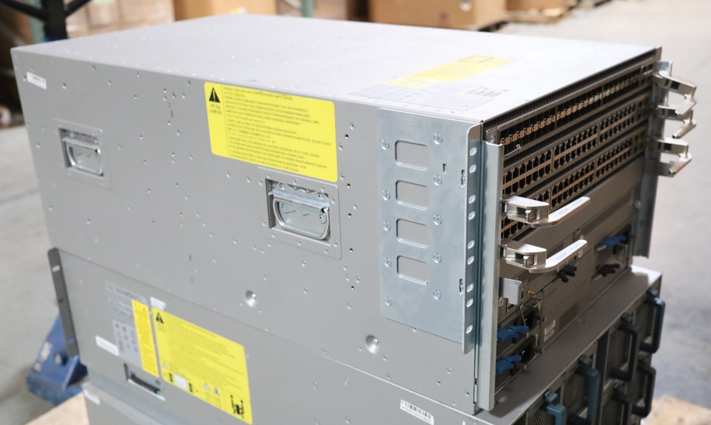 Cisco Nexus 9504 N9K-C9504 Chassis 2x N9K-X9464TX + N9K-X9464PX 3x PSU LA Pickup