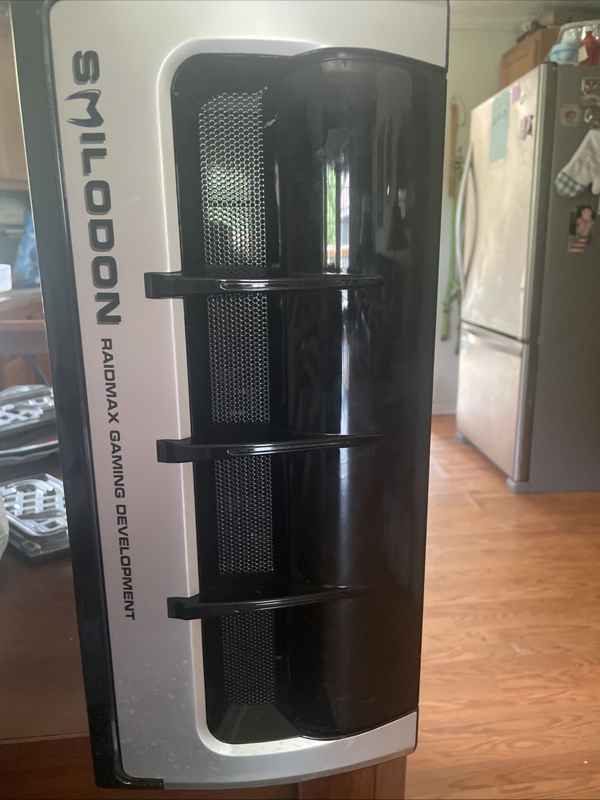 Raidmax Dirk-tooth Every Thing Looks To Be There, Old School Pc Case.