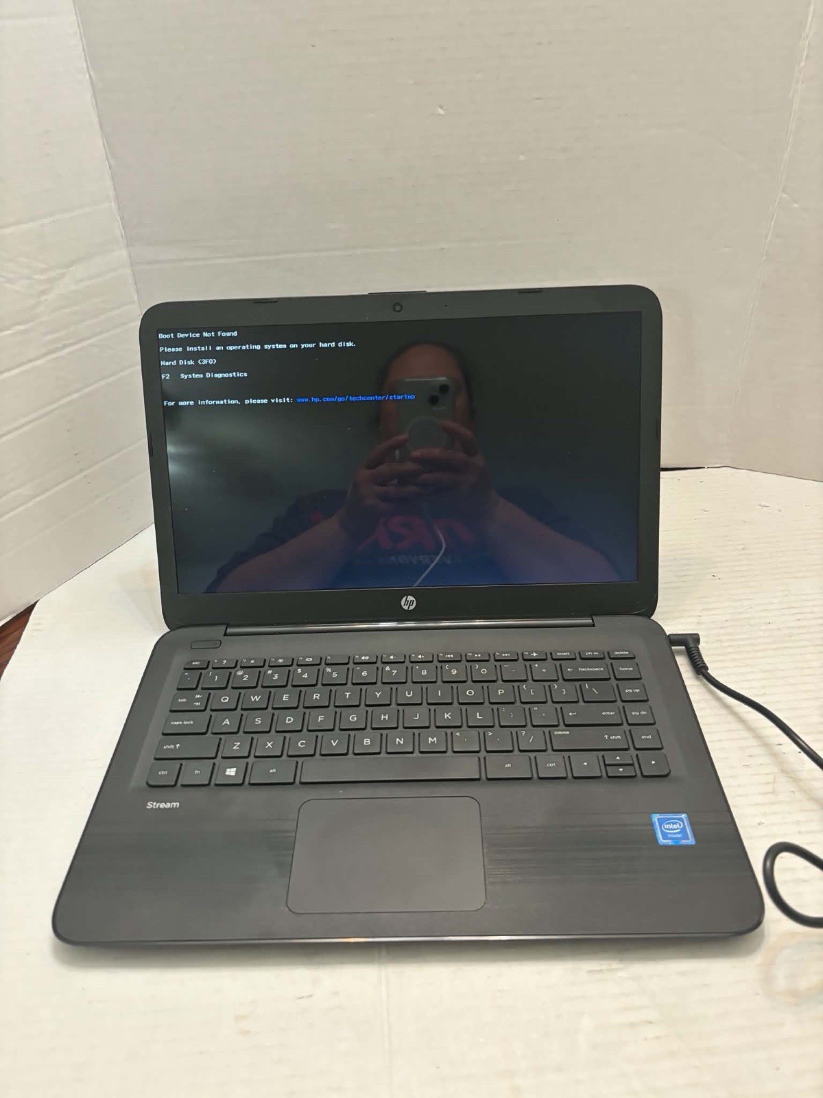HP Stream 14-CB159NR 14” Laptop Intel Celeron N4000 2.6GHz No OS Works