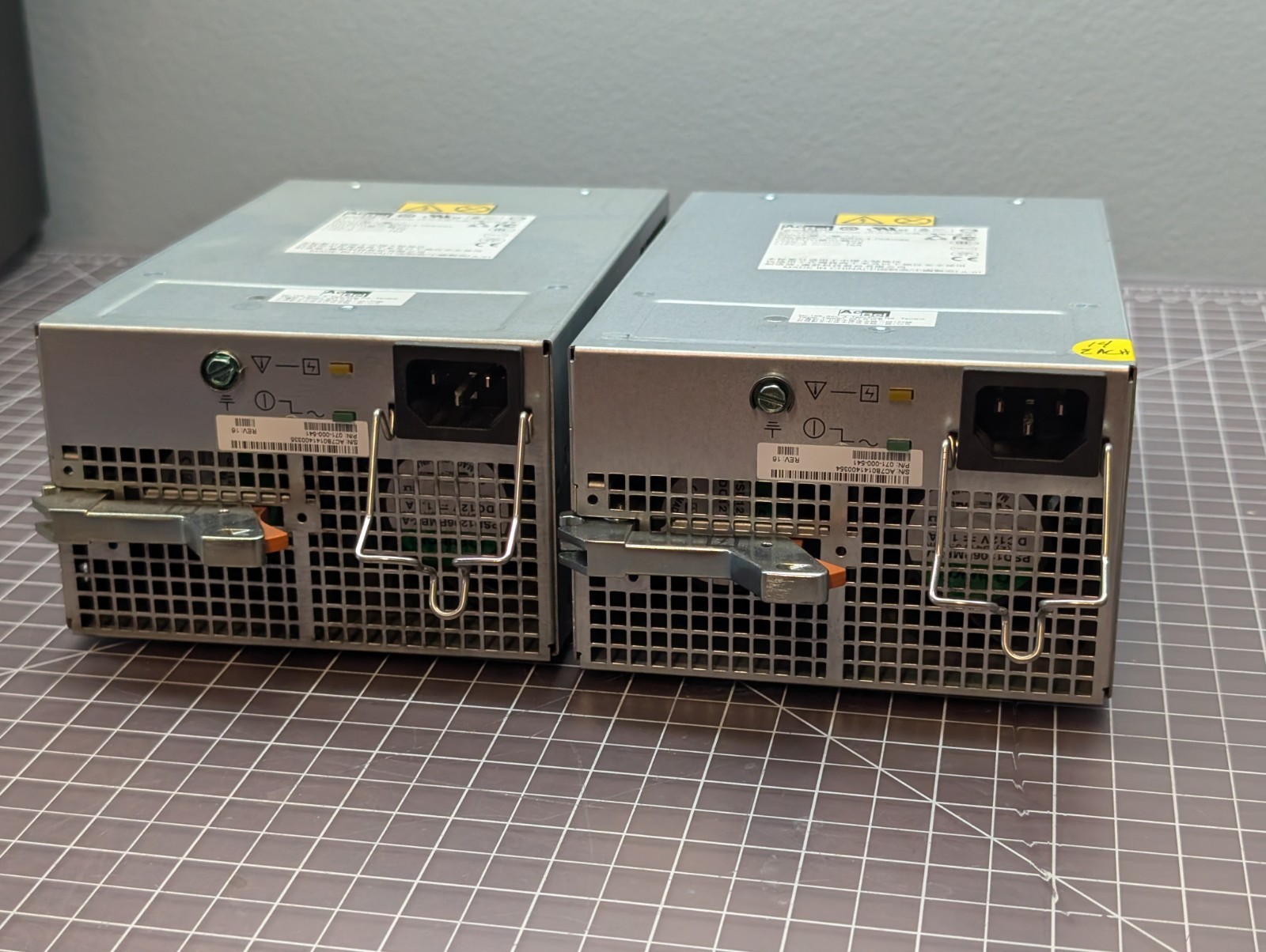 *Lot of 2* EMC 071-000-541 PSU Power Supply for VNX 25-Bay DAE VNX6GSDAE25
