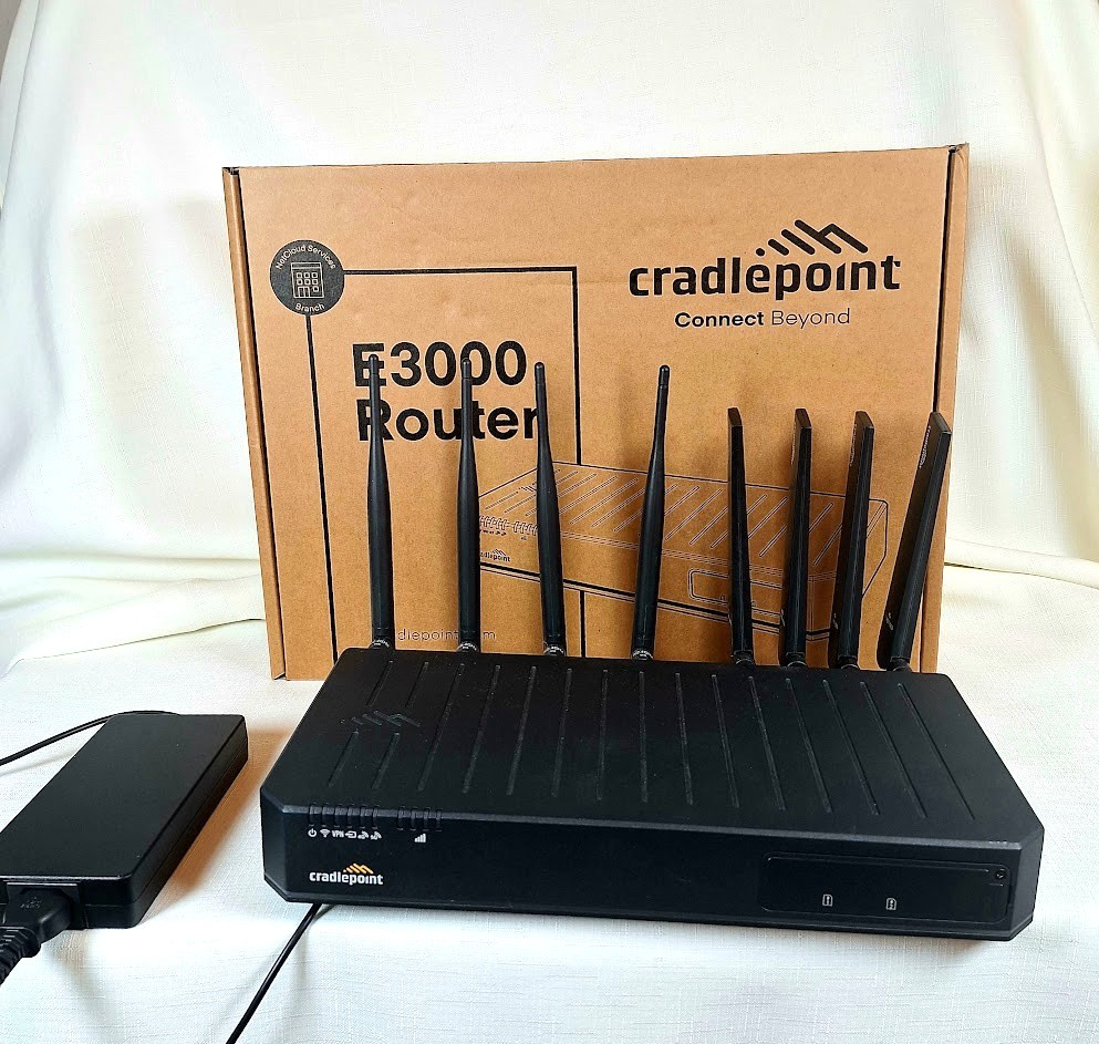 Cradlepoint E3000-C18B Enterprise LTE Router 8 Antennas Box Power Supply Tested