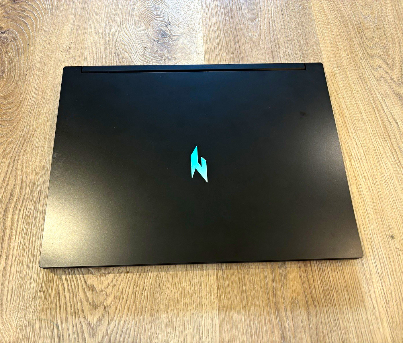 Acer Nitro V 16 180Hz Ryzen 5 240 RTX 5050 16GB Win11