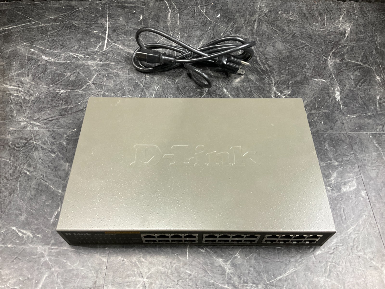 D-Link 24 port 10 100 Switch DES-1024D ✅❤️️✅❤️️ NEW ✅❤️️✅❤️️
